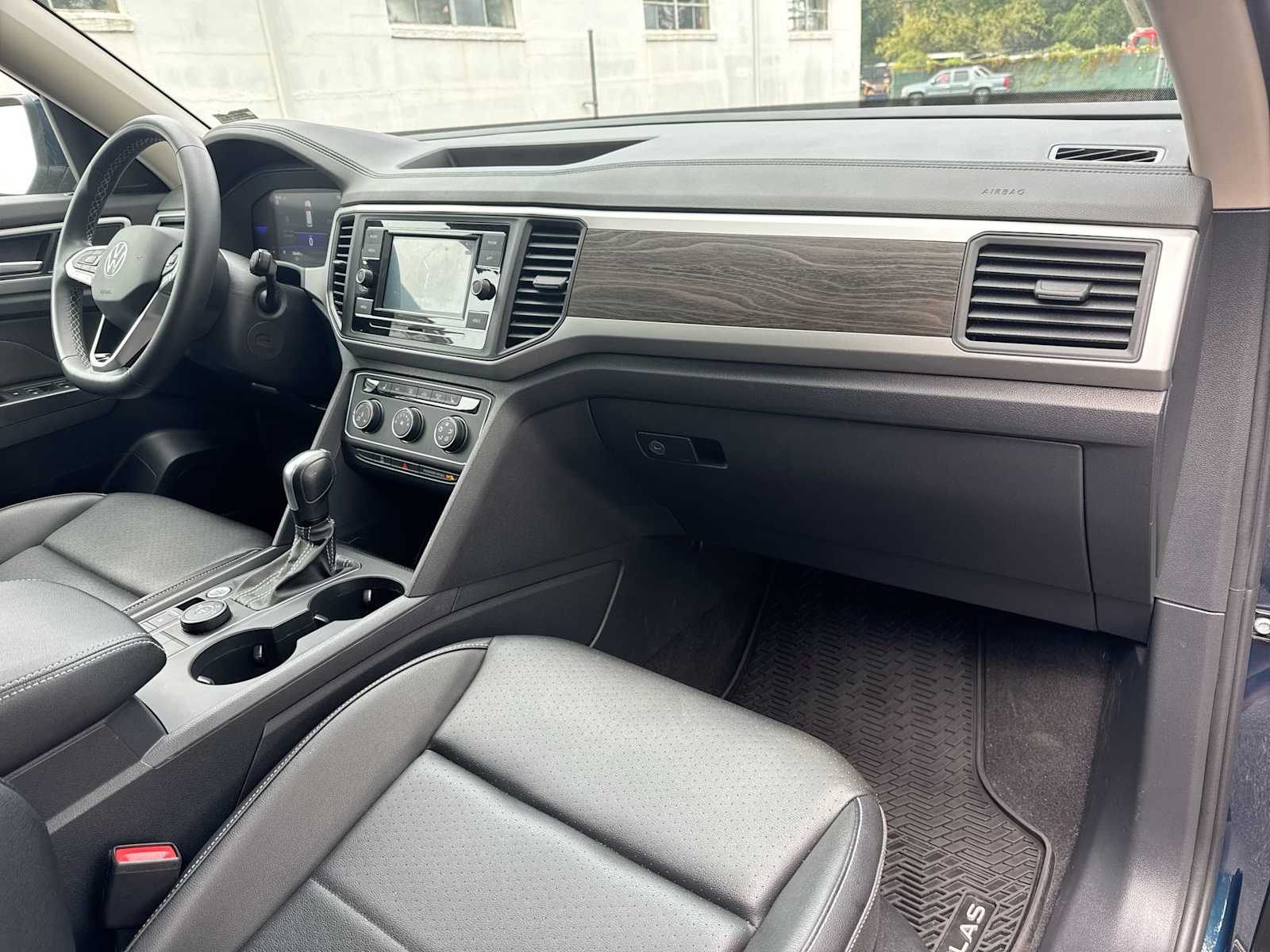 Thumbnail: 2022 Volkswagen Atlas - 16
