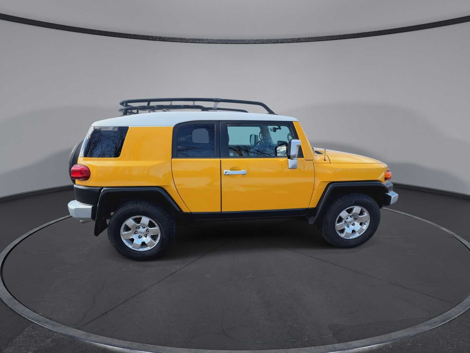 Thumbnail: 2010 Toyota FJ Cruiser - 9