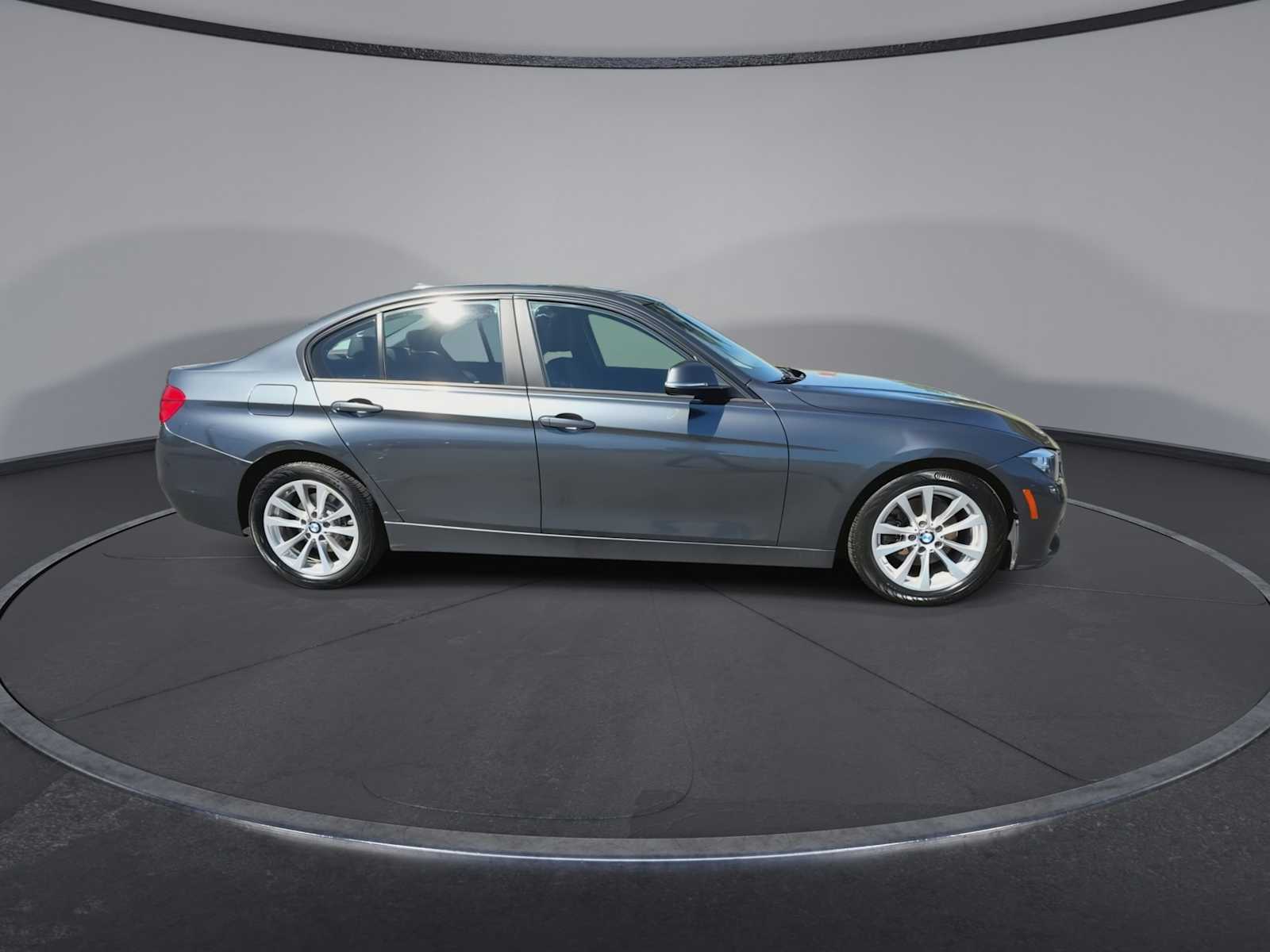 Thumbnail: 2016 BMW 3 Series - 9