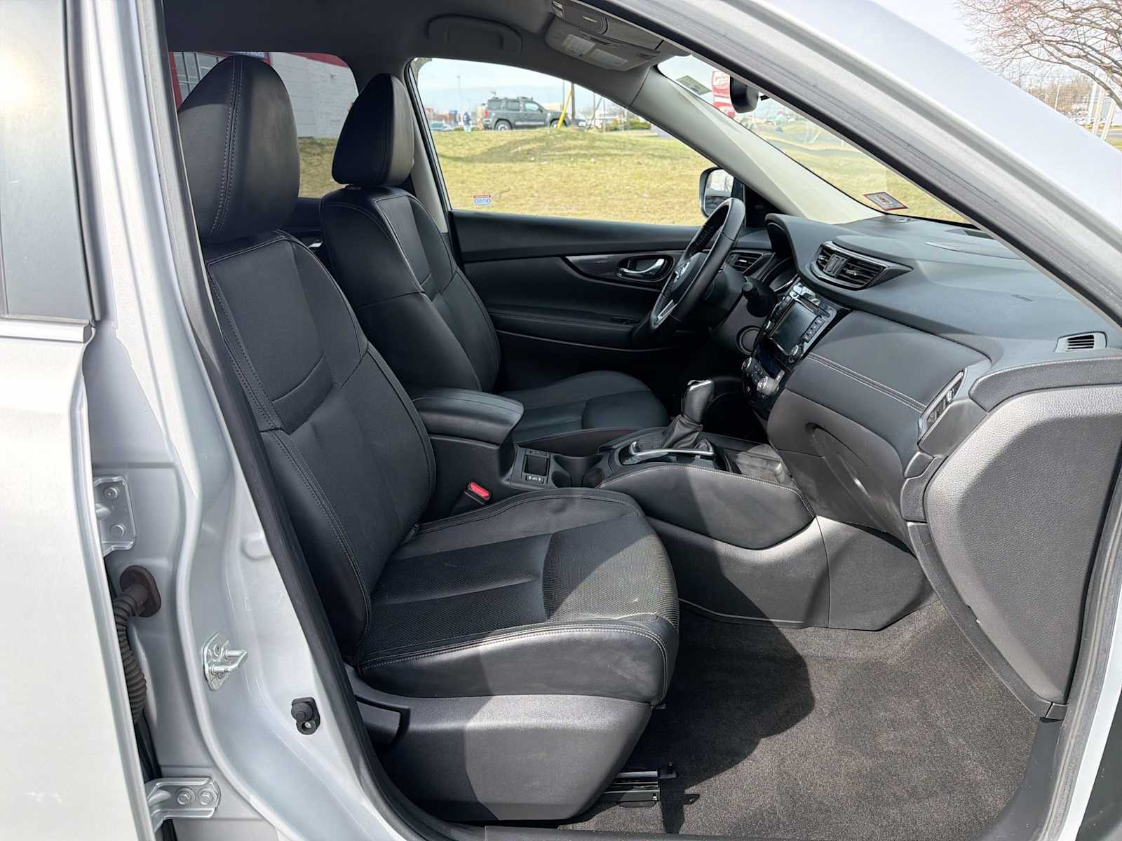 Thumbnail: 2018 Nissan Rogue - 15