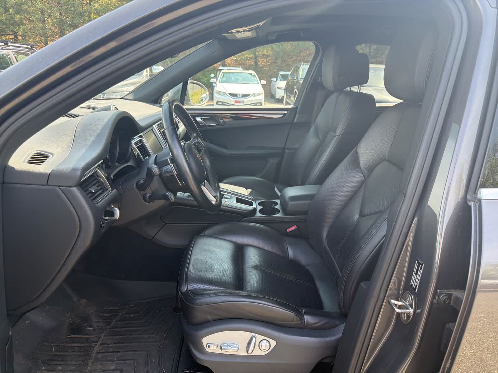 Thumbnail: 2016 Porsche Macan - 12