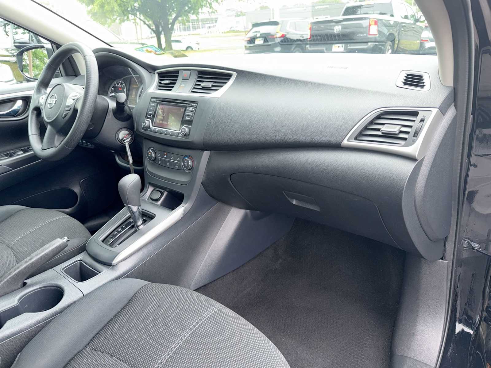 Thumbnail: 2018 Nissan Sentra - 16