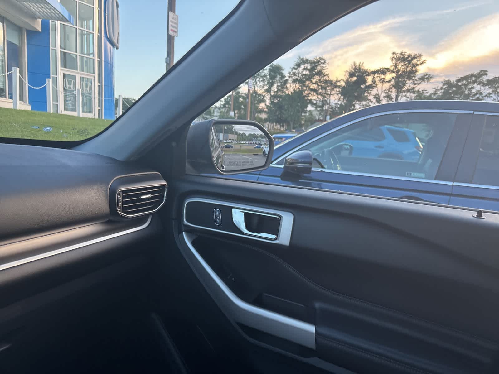 Thumbnail: 2021 Ford Explorer - 14