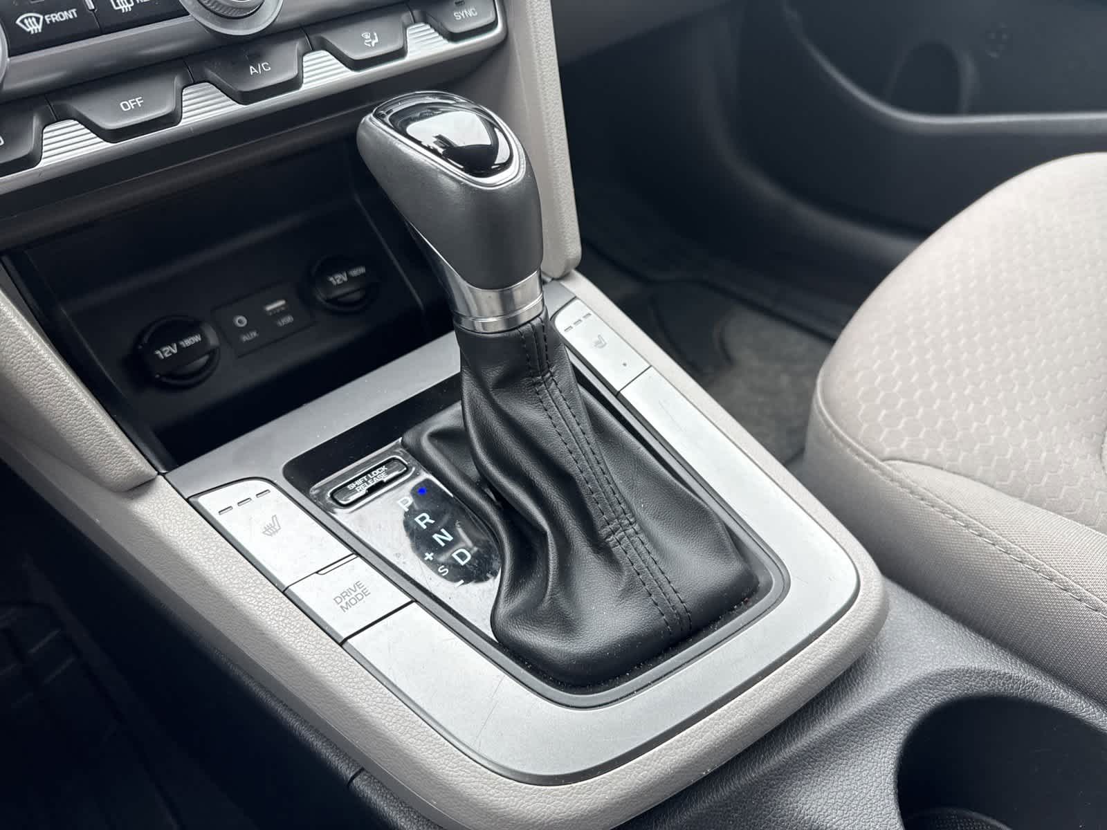 2019 Hyundai Elantra Value Edition 16