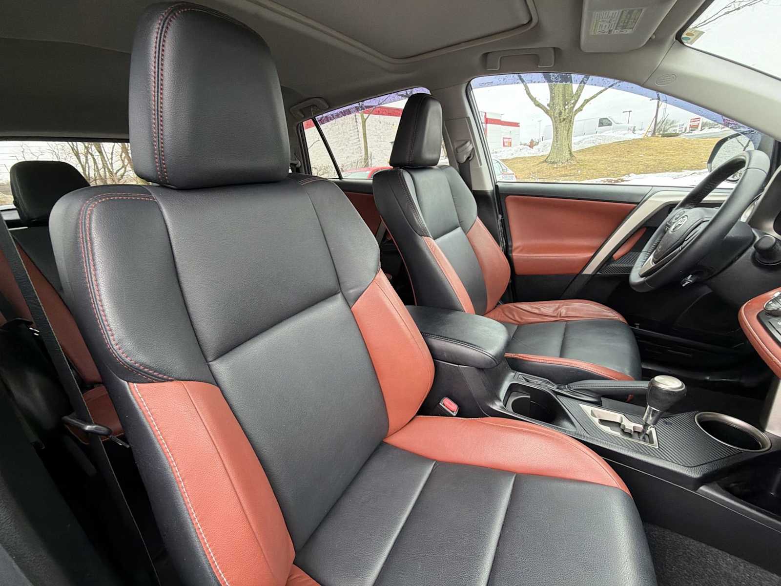 Thumbnail: 2015 Toyota RAV4 - 17