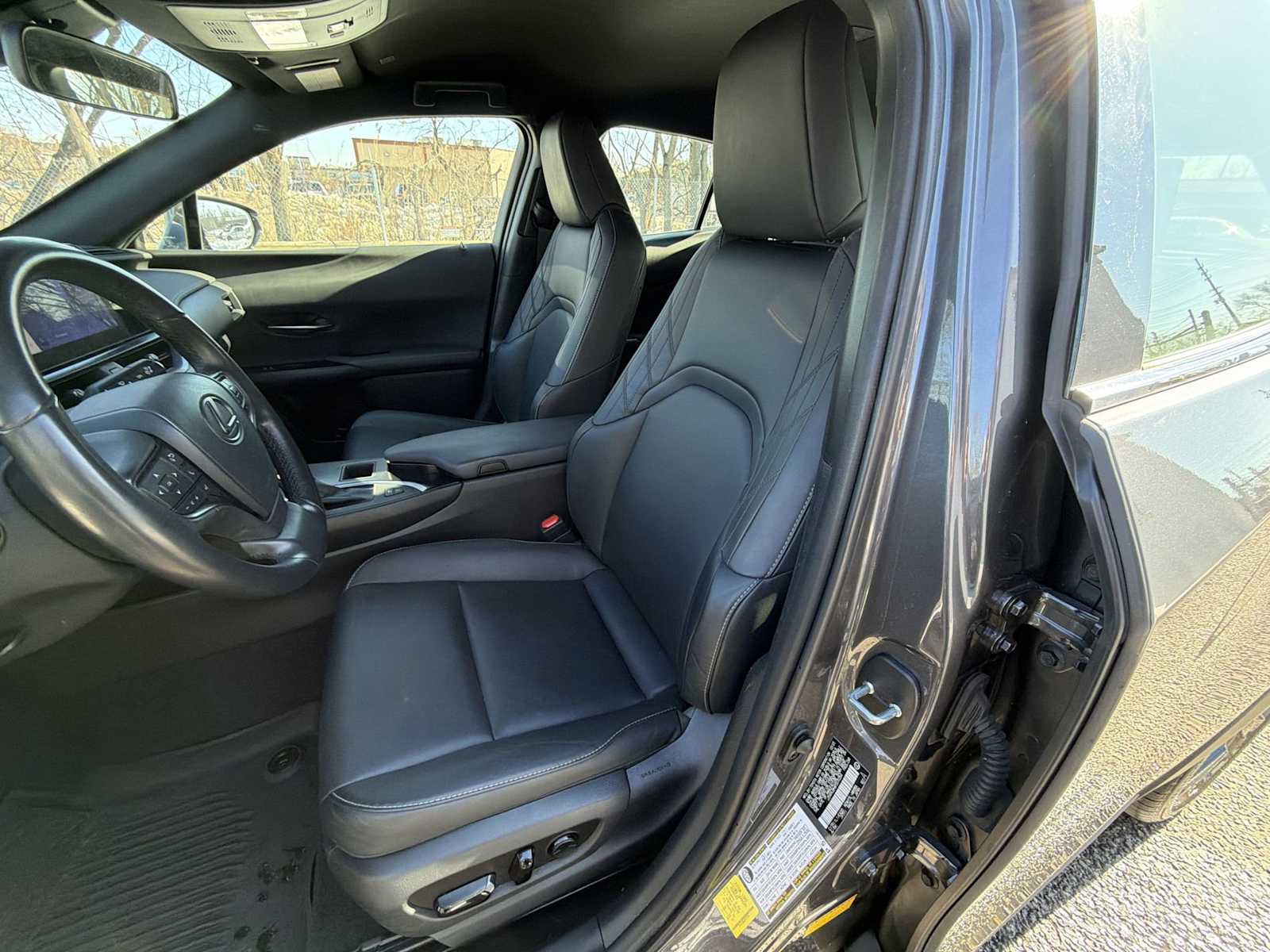 Thumbnail: 2023 Lexus UX - 21