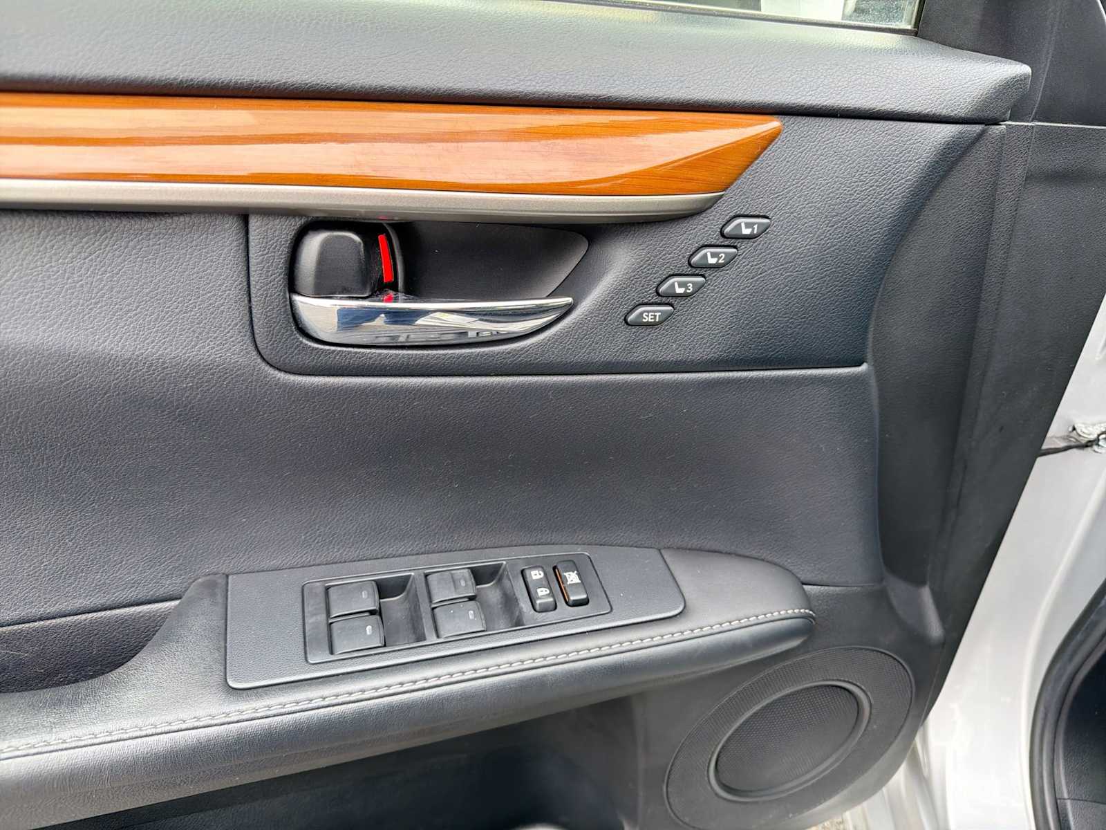 Thumbnail: 2013 Lexus ES - 22