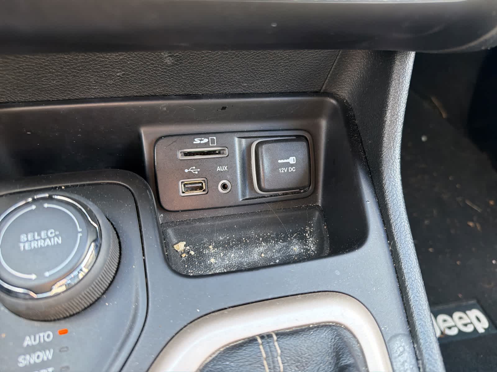 Thumbnail: 2015 Jeep Cherokee - 16