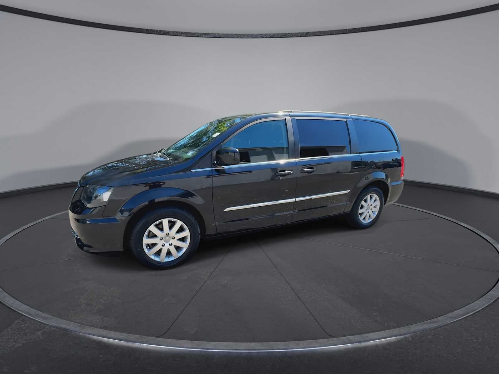 Thumbnail: 2014 Chrysler Town & Country - 4