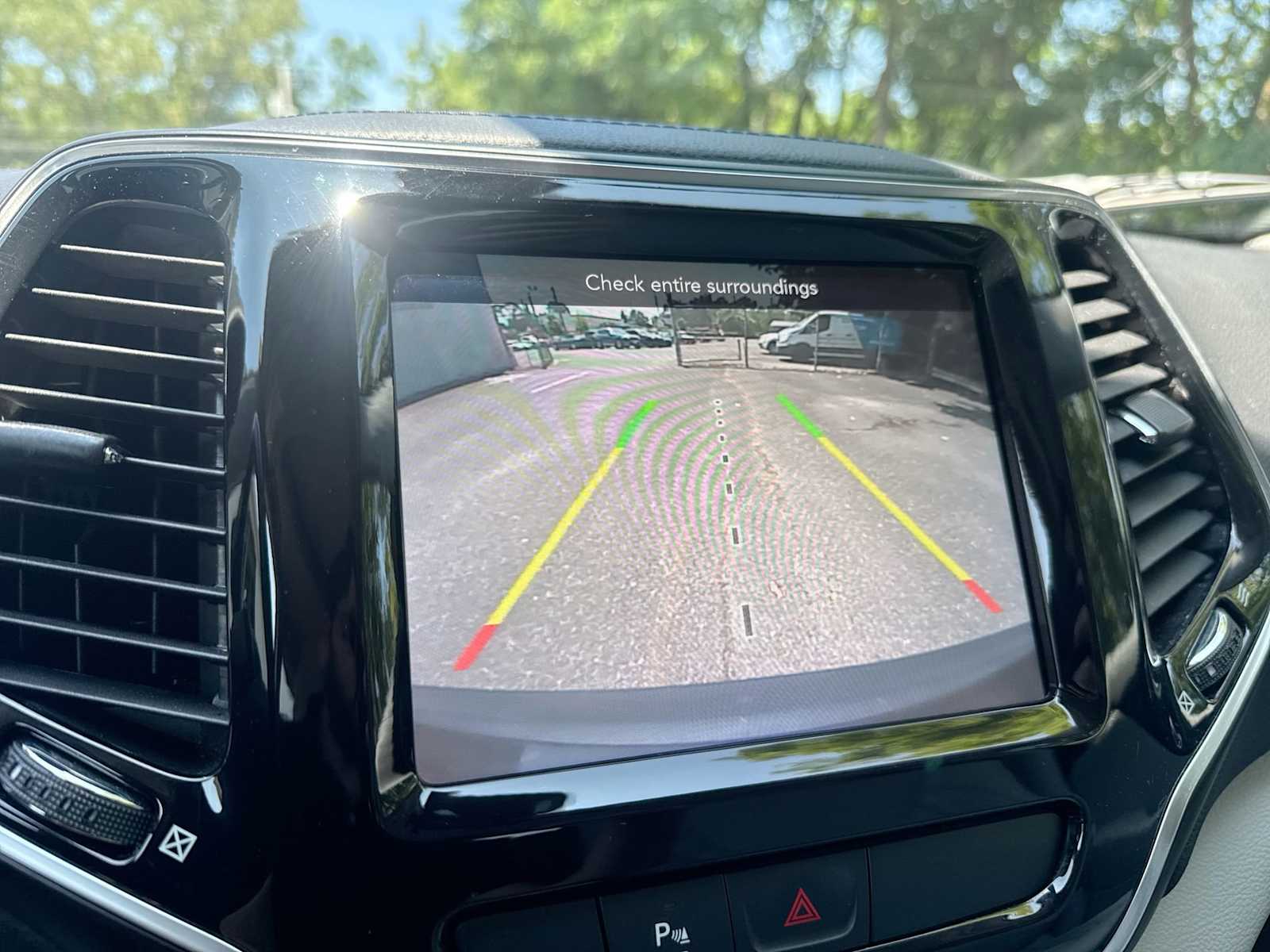 Thumbnail: 2020 Jeep Cherokee - 28