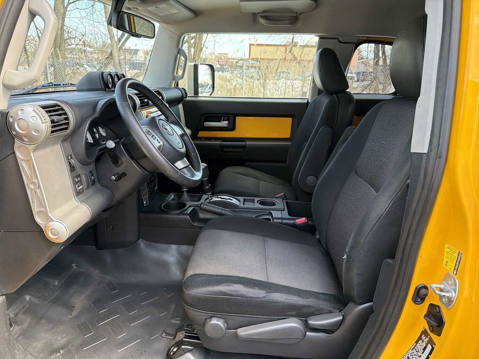 Thumbnail: 2010 Toyota FJ Cruiser - 11