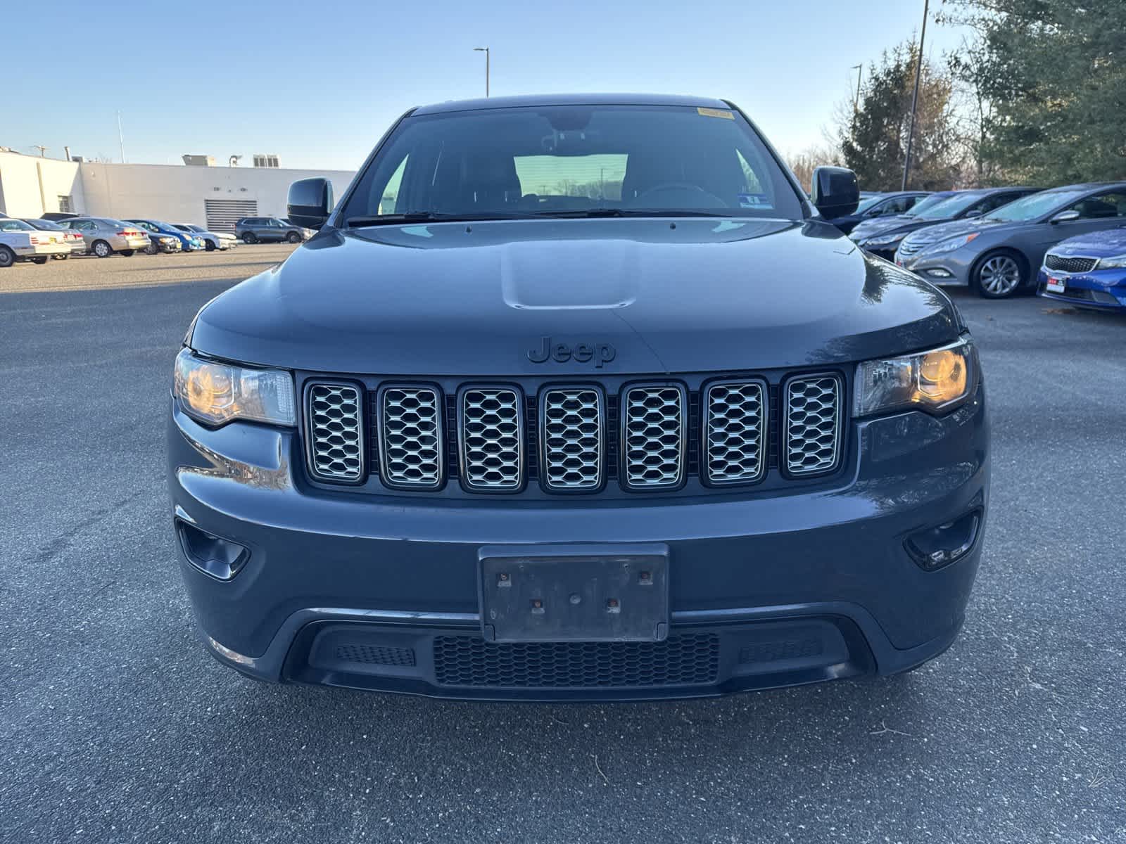 Thumbnail: 2017 Jeep Grand Cherokee - 8