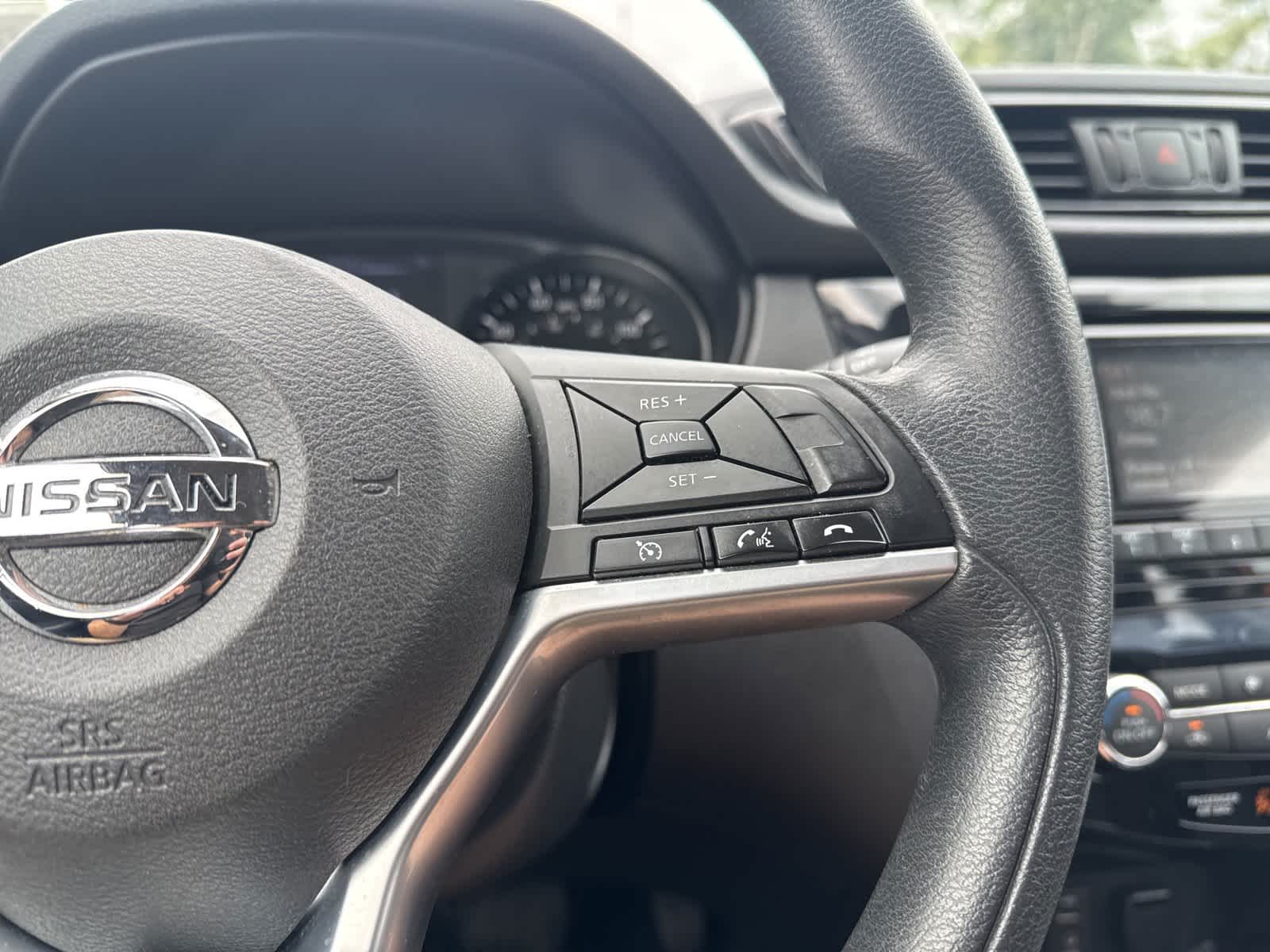 Thumbnail: 2017 Nissan Rogue Sport - 17