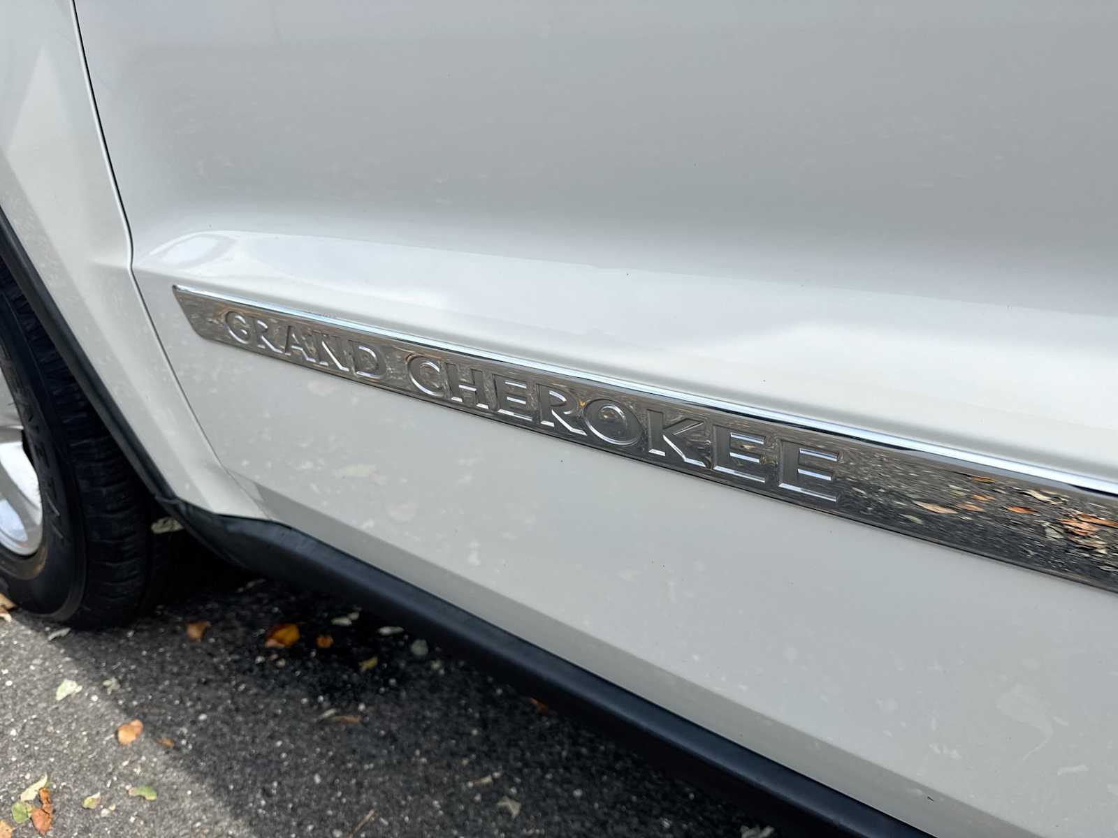 Thumbnail: 2012 Jeep Grand Cherokee - 18