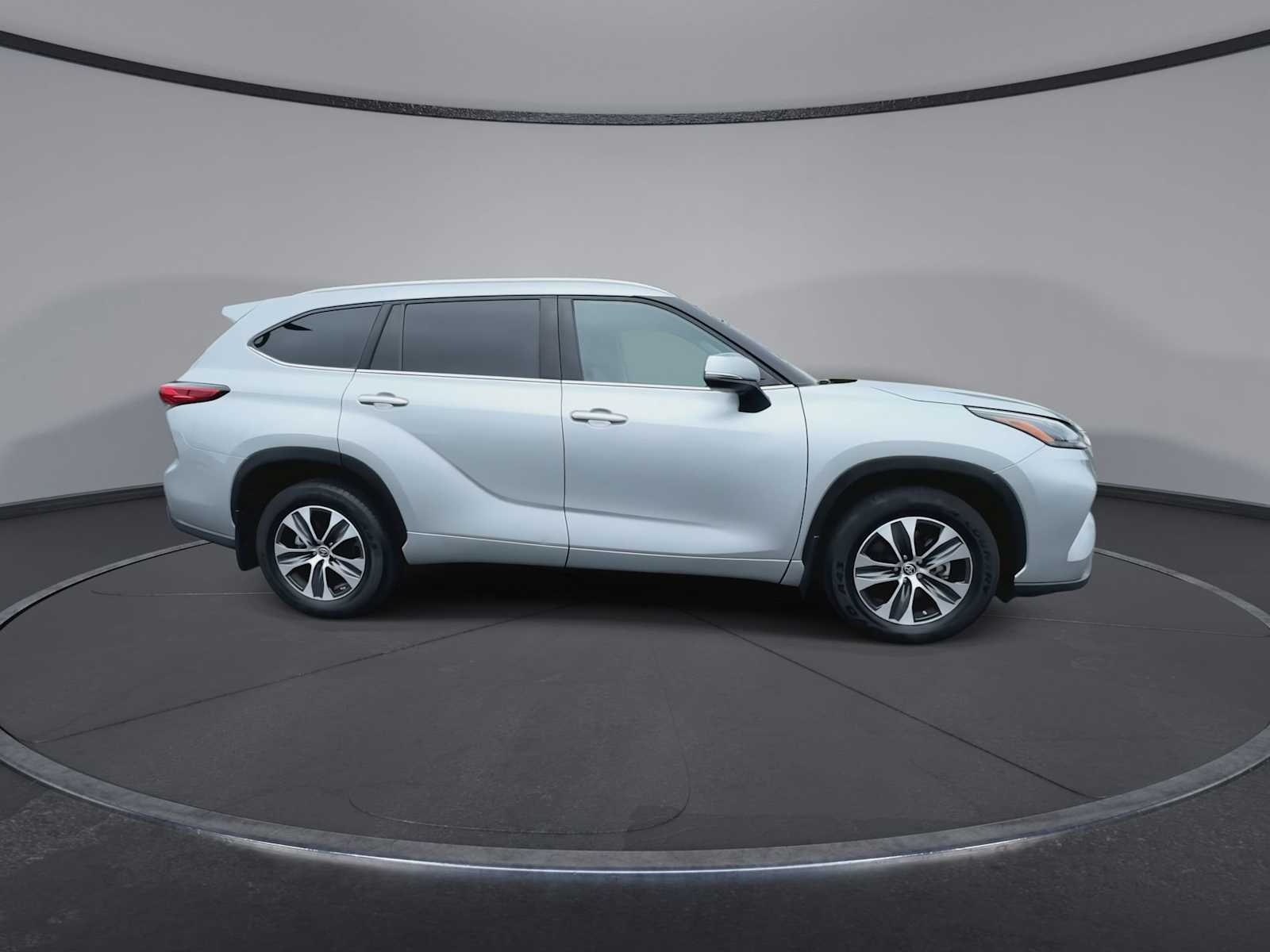 2022 Toyota Highlander XLE 9