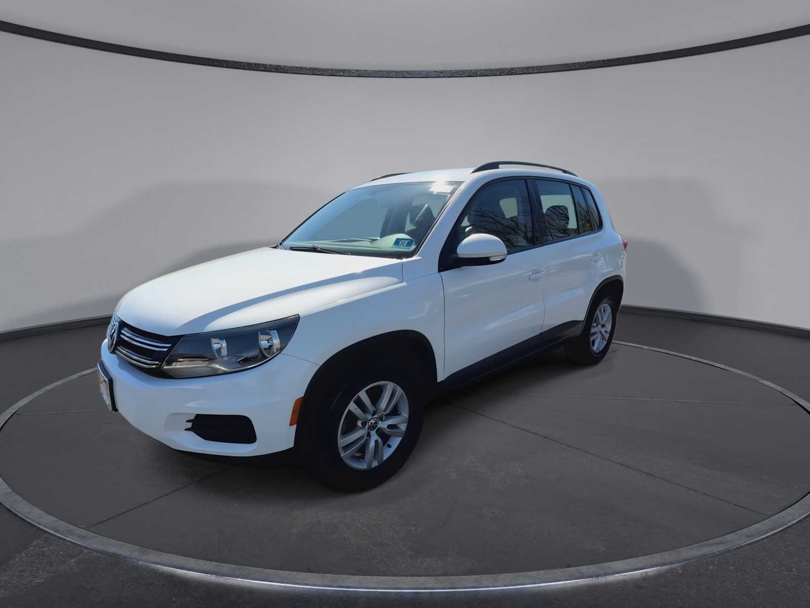 Thumbnail: 2016 Volkswagen Tiguan - 4