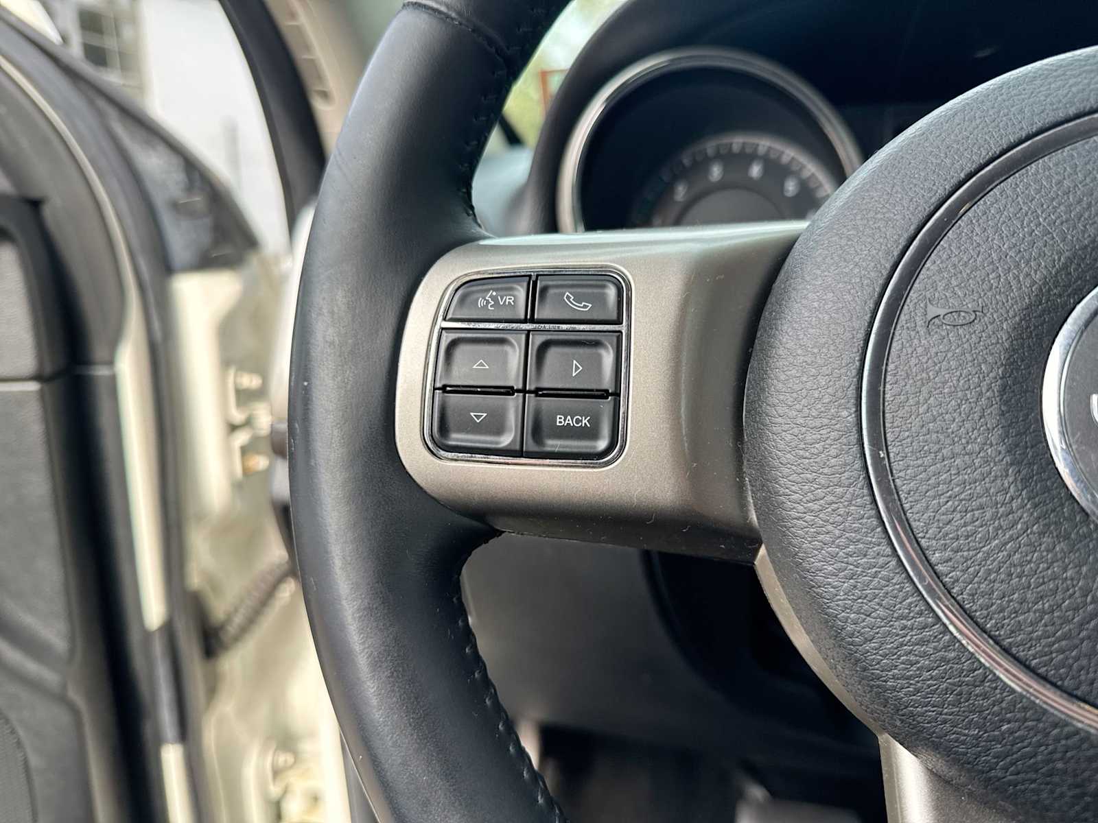 Thumbnail: 2012 Jeep Grand Cherokee - 24