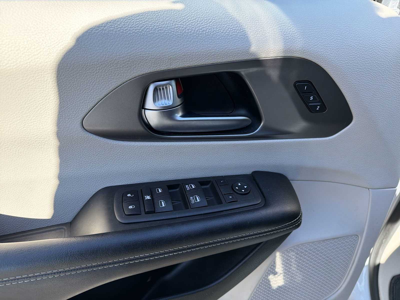 Thumbnail: 2022 Chrysler Pacifica - 22