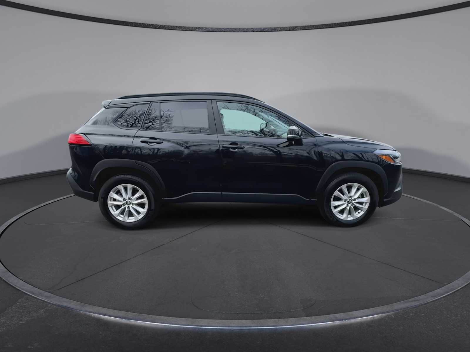 Thumbnail: 2023 Toyota Corolla Cross - 9