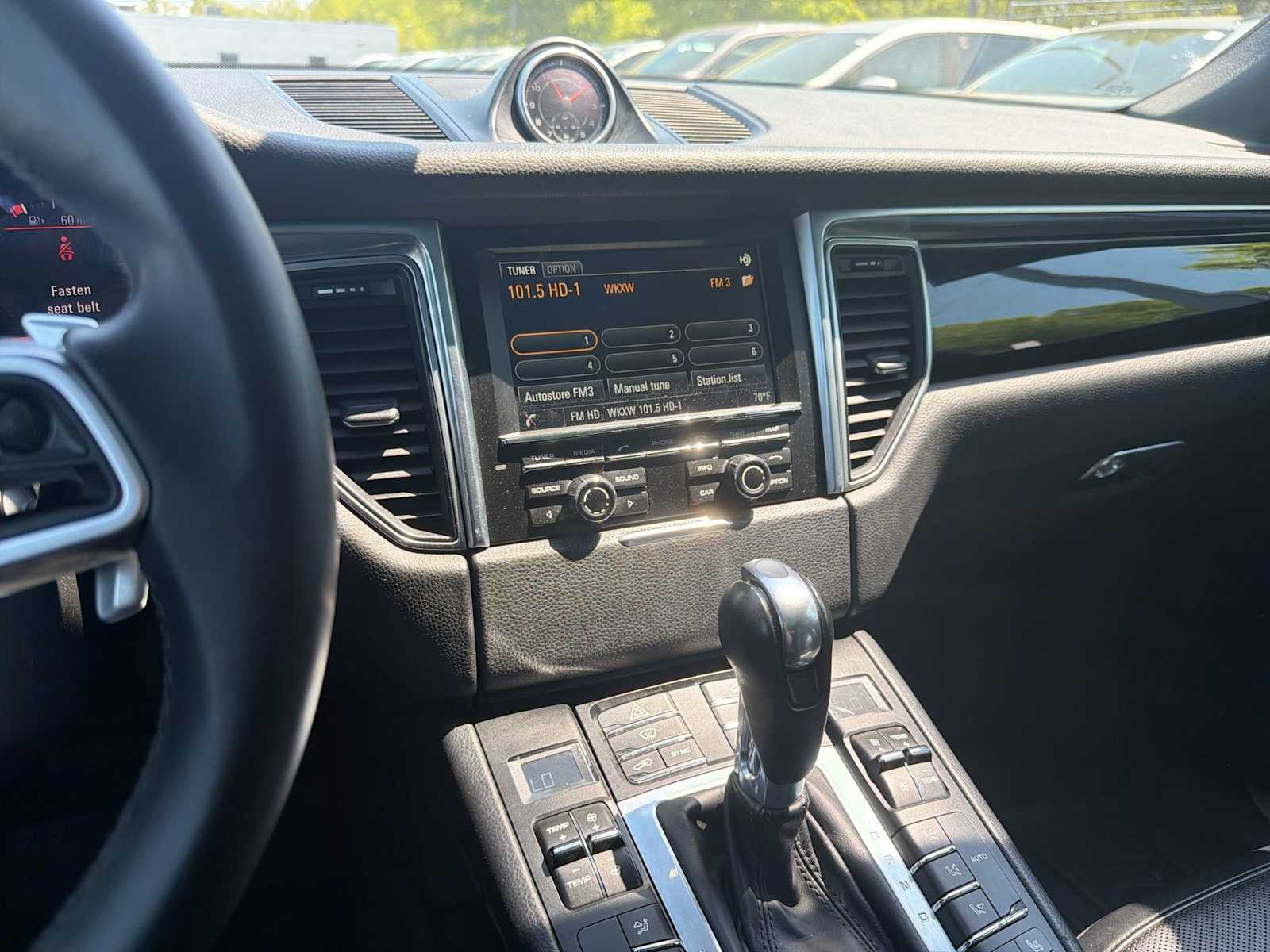 Thumbnail: 2016 Porsche Macan - 26