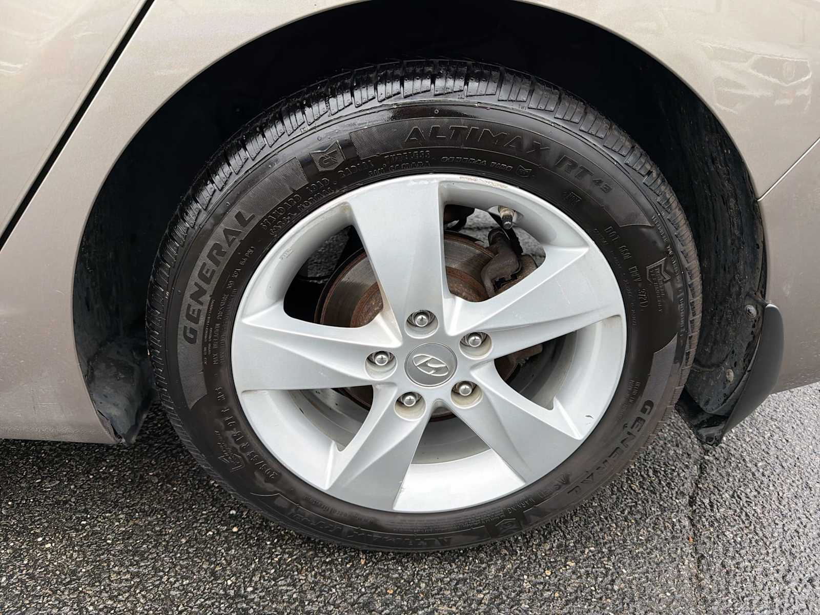 Thumbnail: 2013 Hyundai Elantra - 19