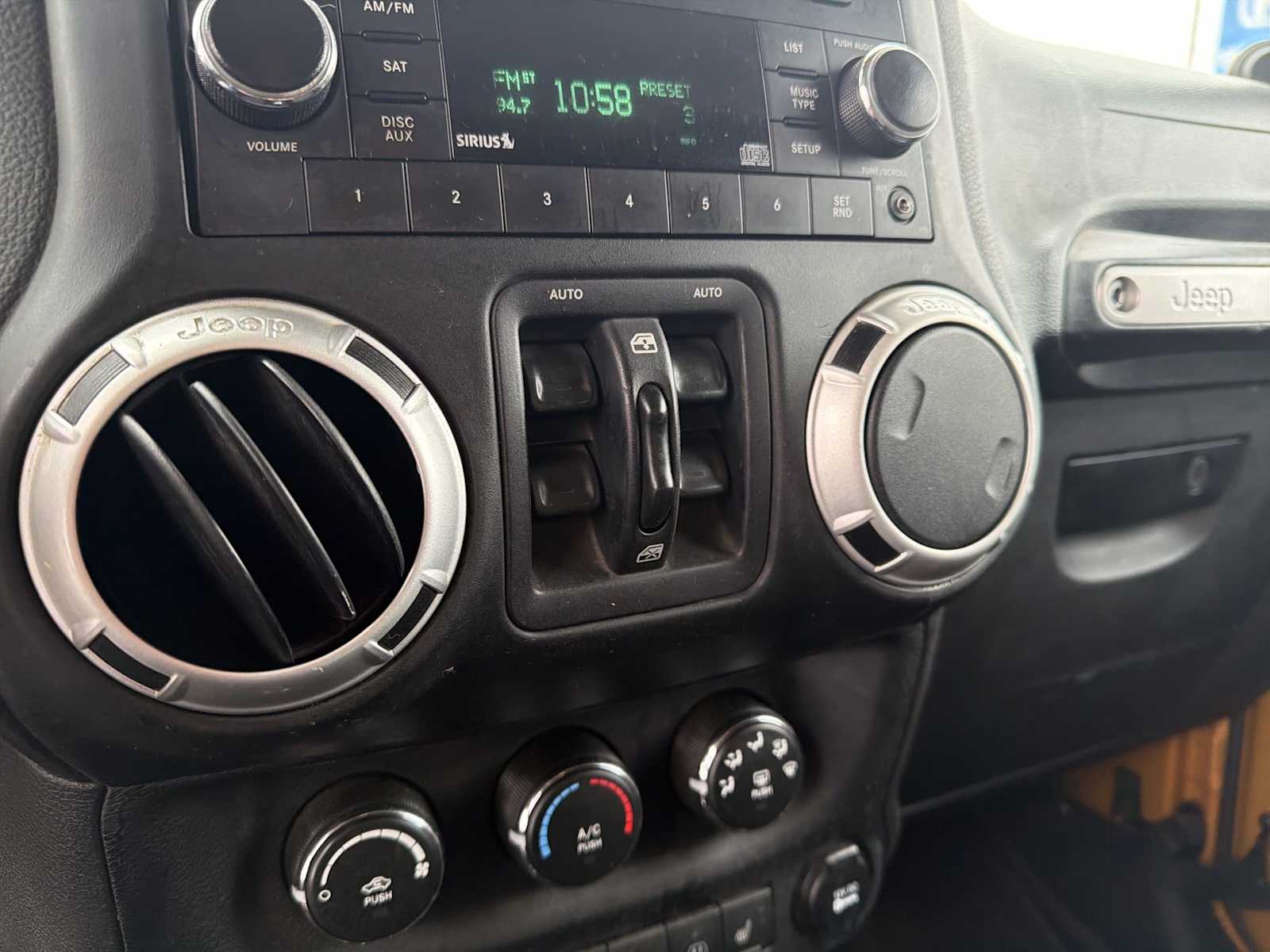 Thumbnail: 2014 Jeep Wrangler - 23