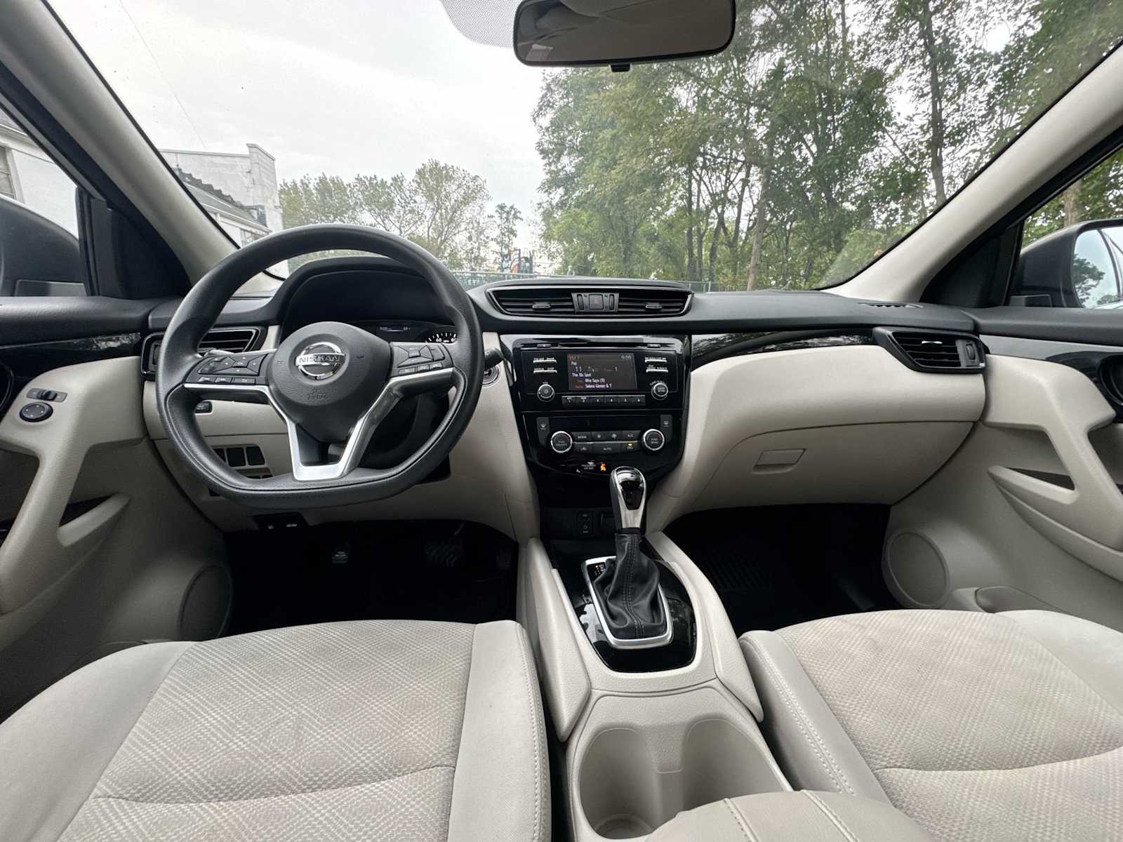 Thumbnail: 2018 Nissan Rogue Sport - 20