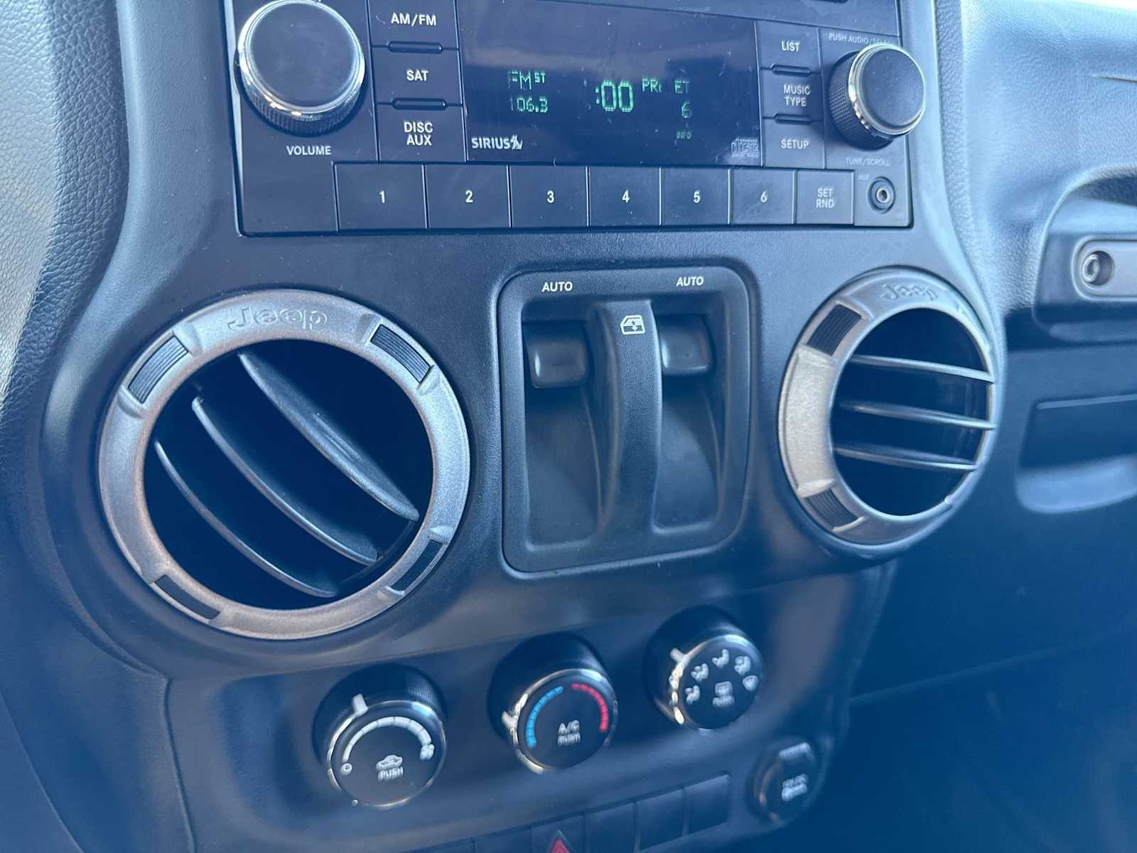 Thumbnail: 2012 Jeep Wrangler - 19
