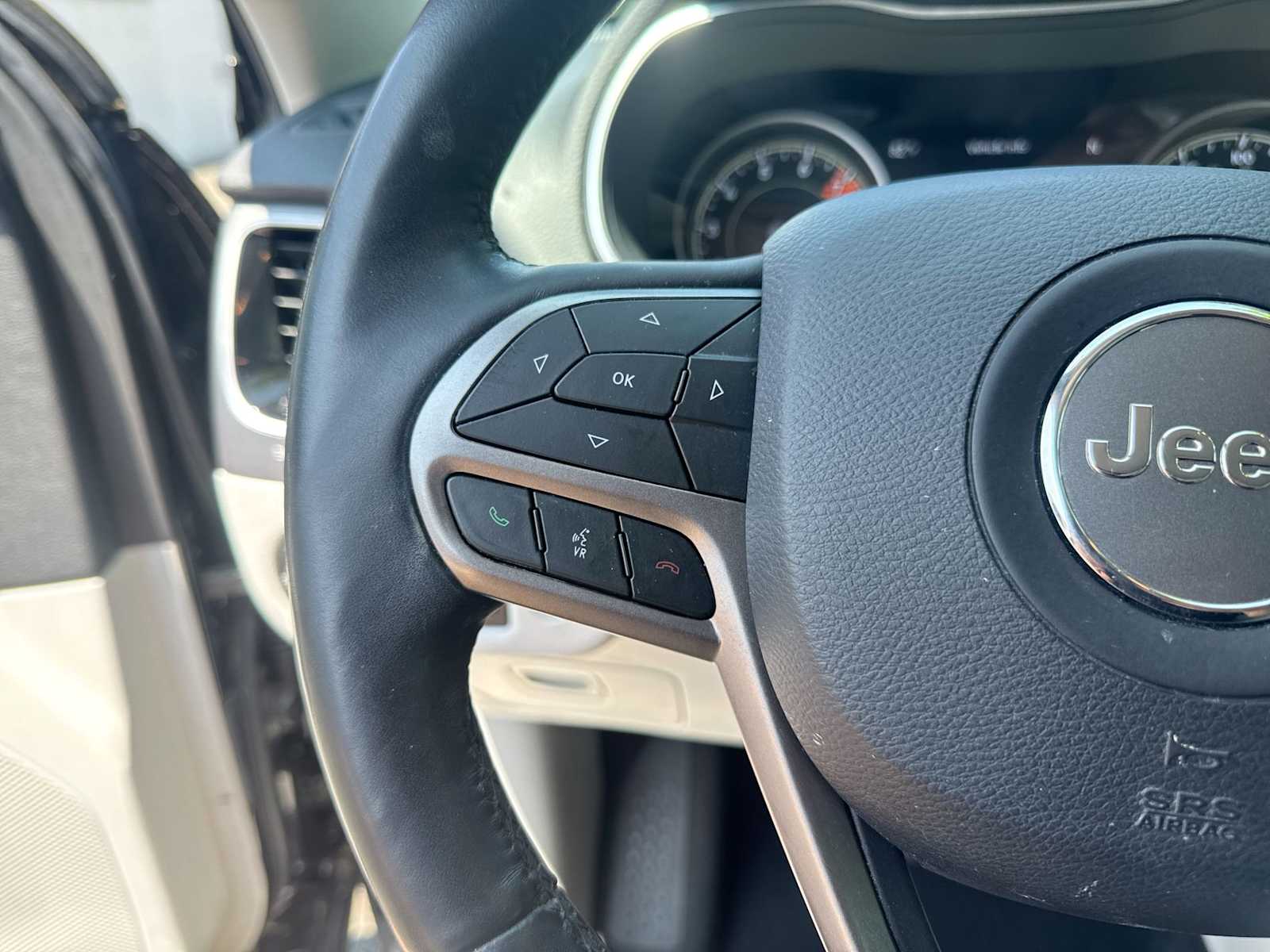 Thumbnail: 2020 Jeep Cherokee - 25