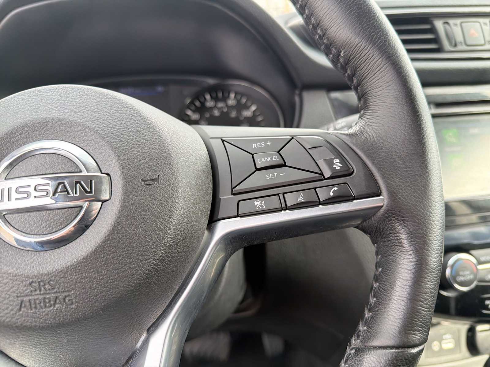 Thumbnail: 2018 Nissan Rogue - 25