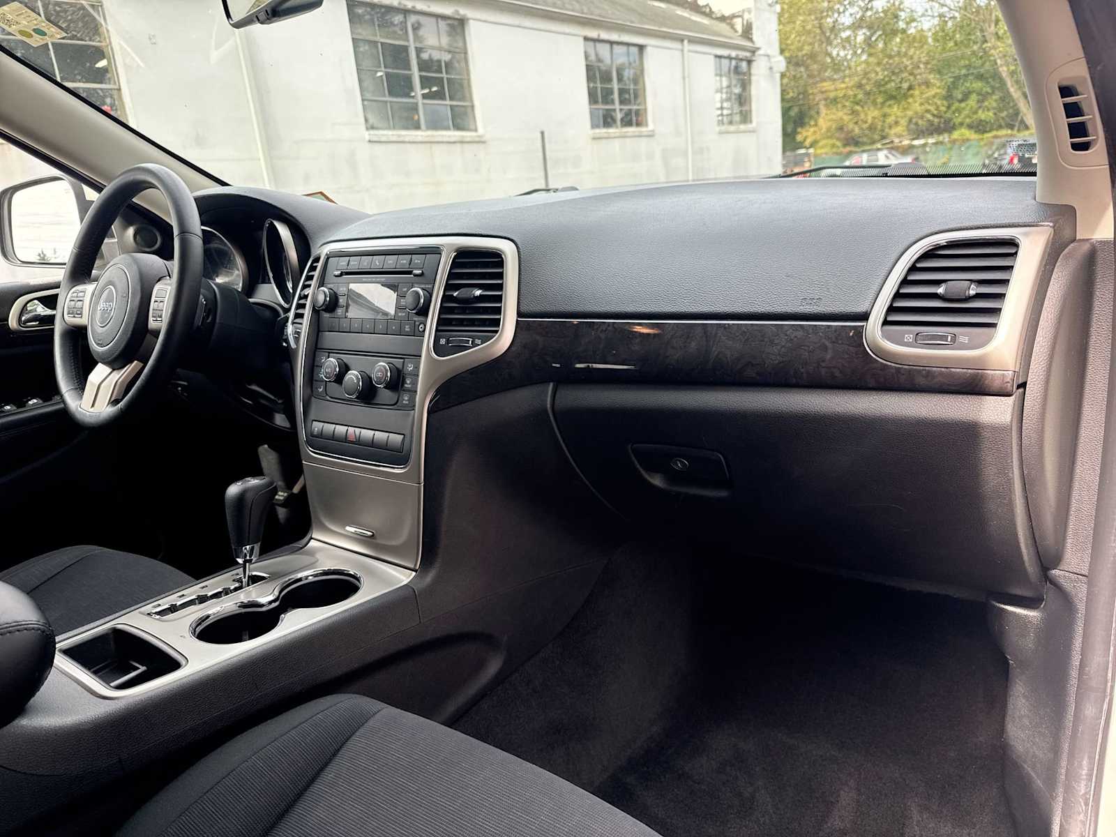 Thumbnail: 2012 Jeep Grand Cherokee - 16