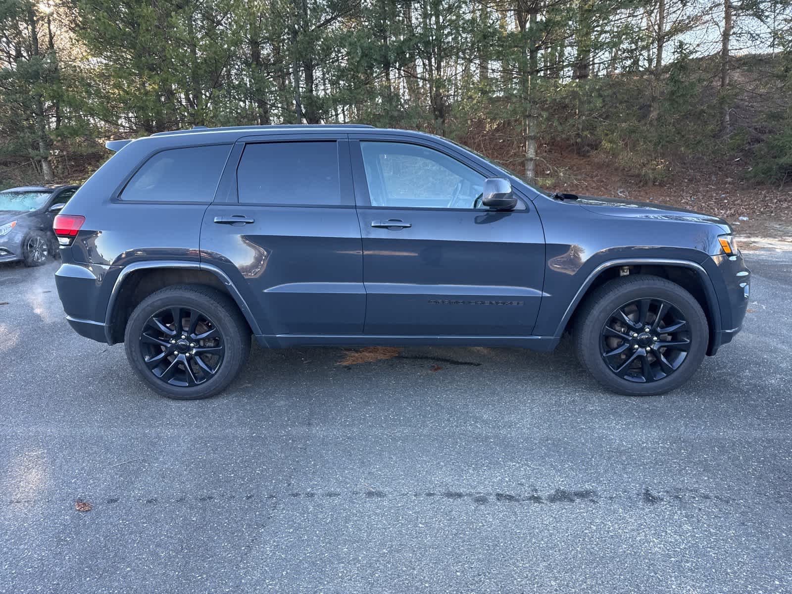 Thumbnail: 2017 Jeep Grand Cherokee - 6