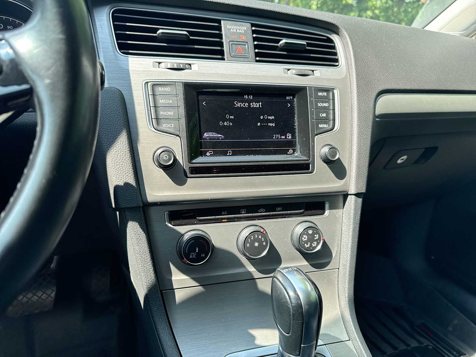 Thumbnail: 2015 Volkswagen e-Golf - 26