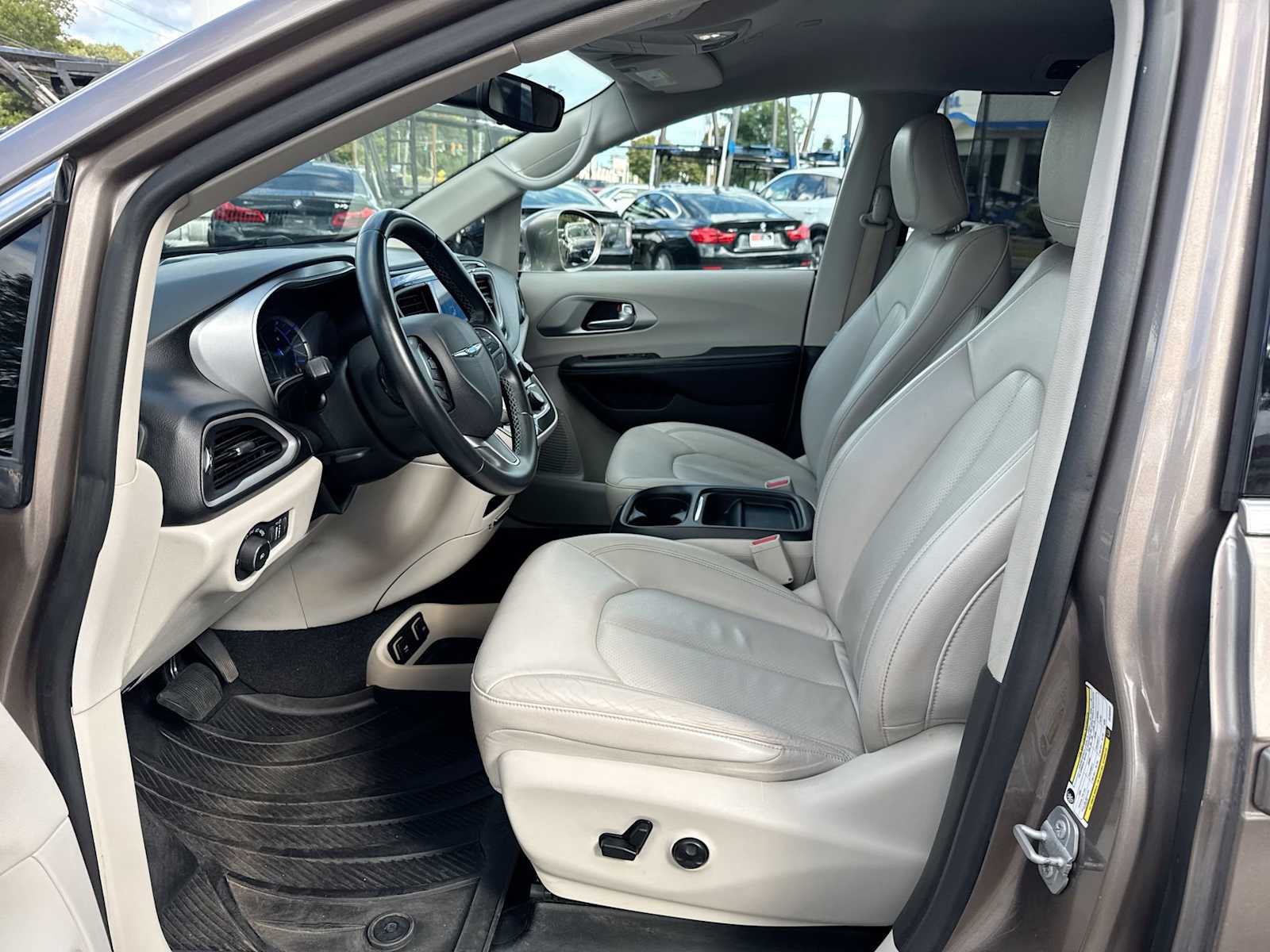 Thumbnail: 2018 Chrysler Pacifica - 11