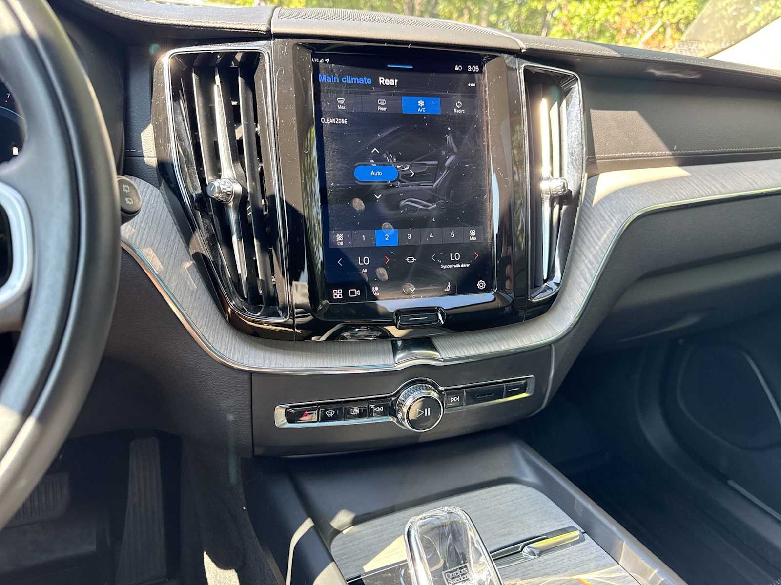 Thumbnail: 2022 Volvo XC60 - 27