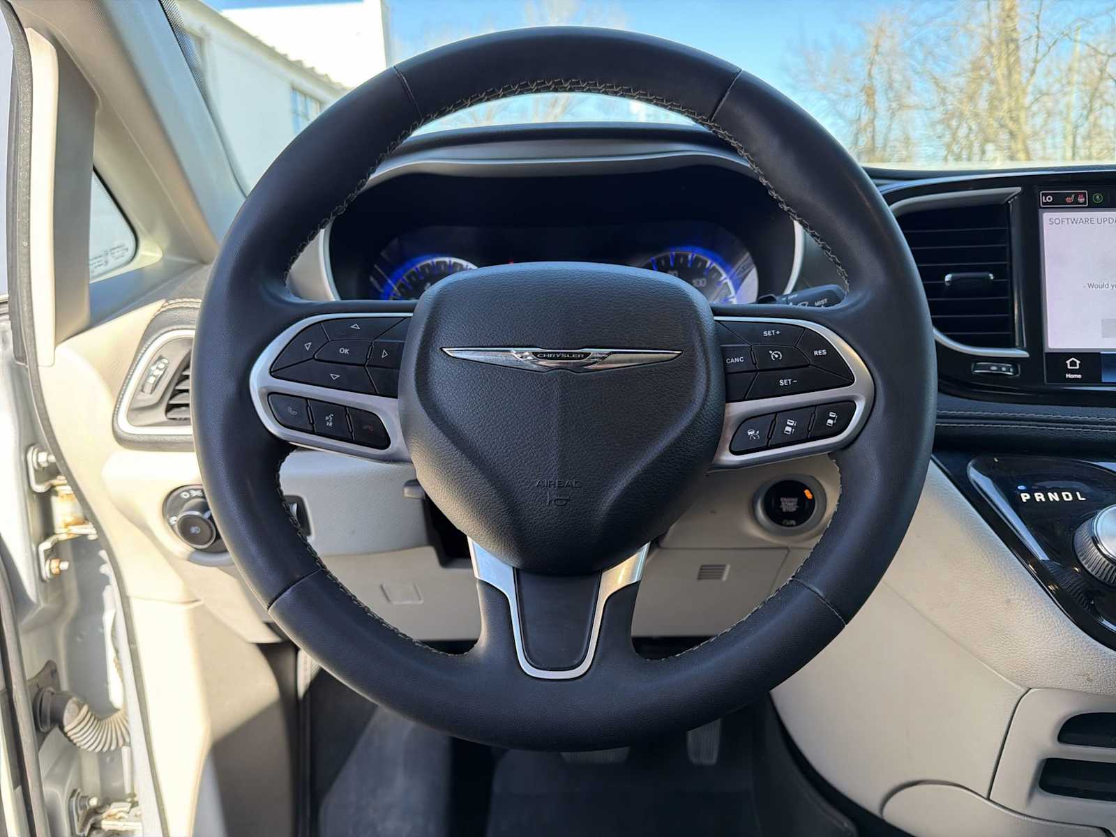 Thumbnail: 2022 Chrysler Pacifica - 24