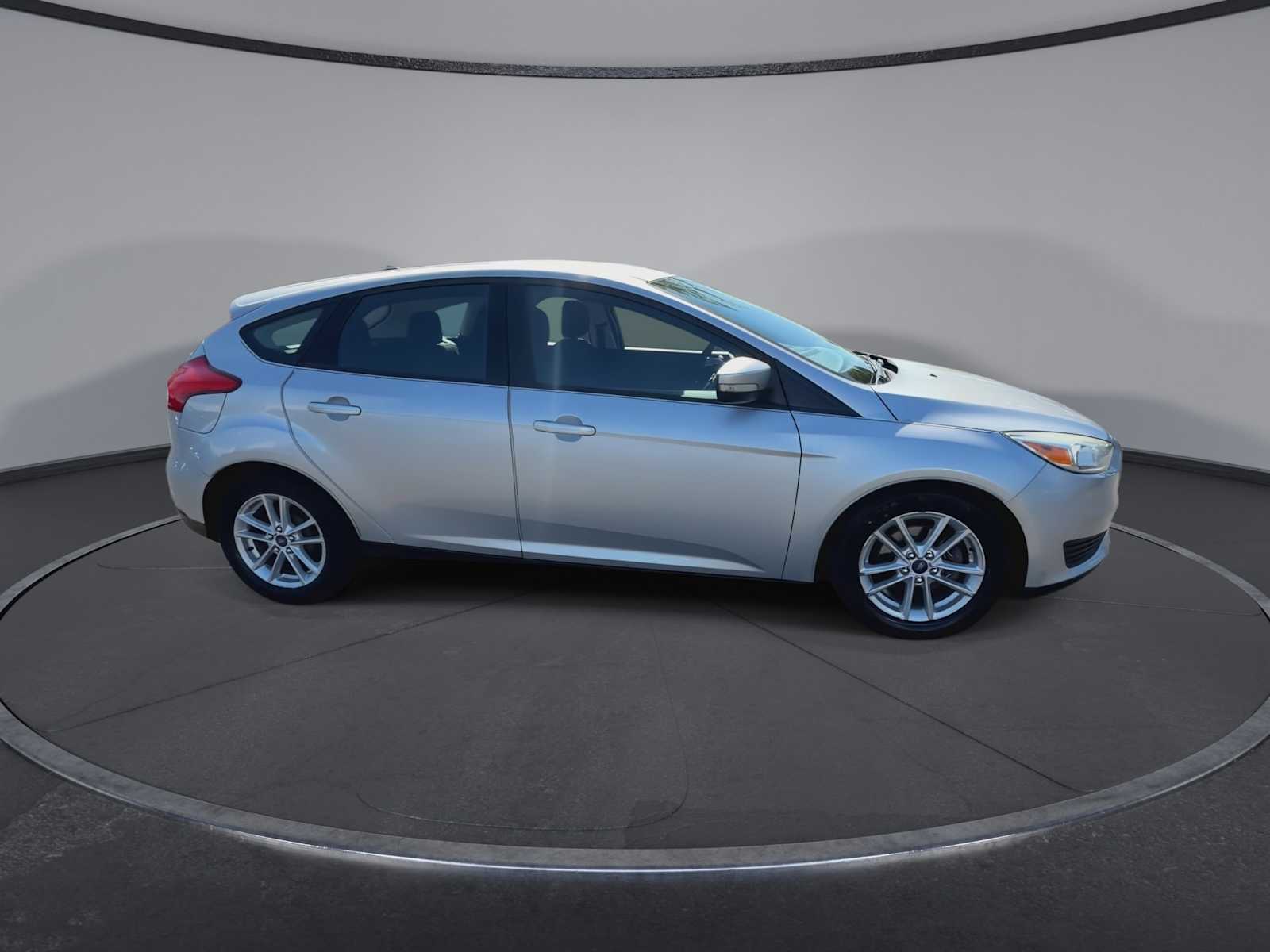 Thumbnail: 2015 Ford Focus - 9