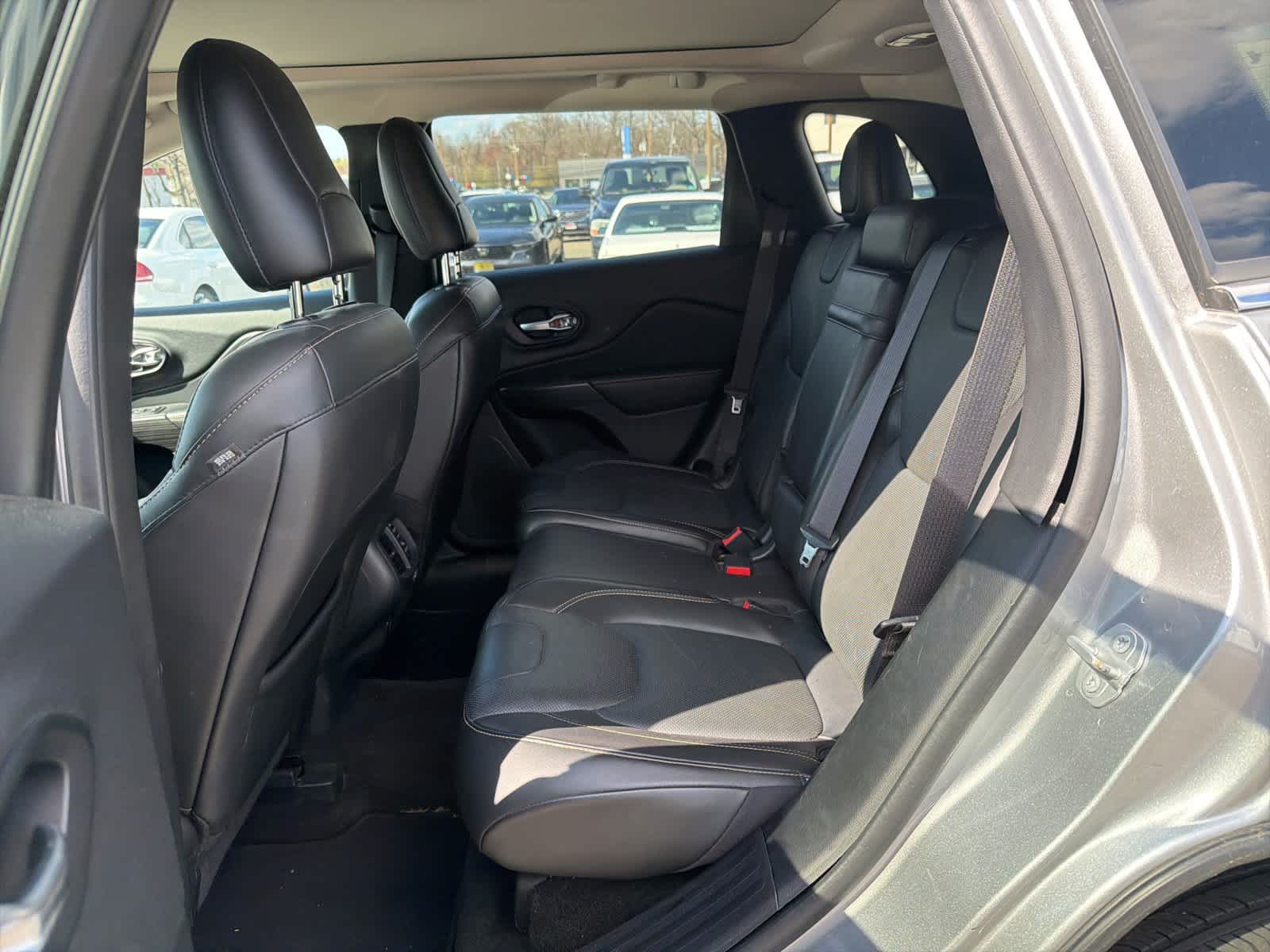 Thumbnail: 2015 Jeep Cherokee - 10