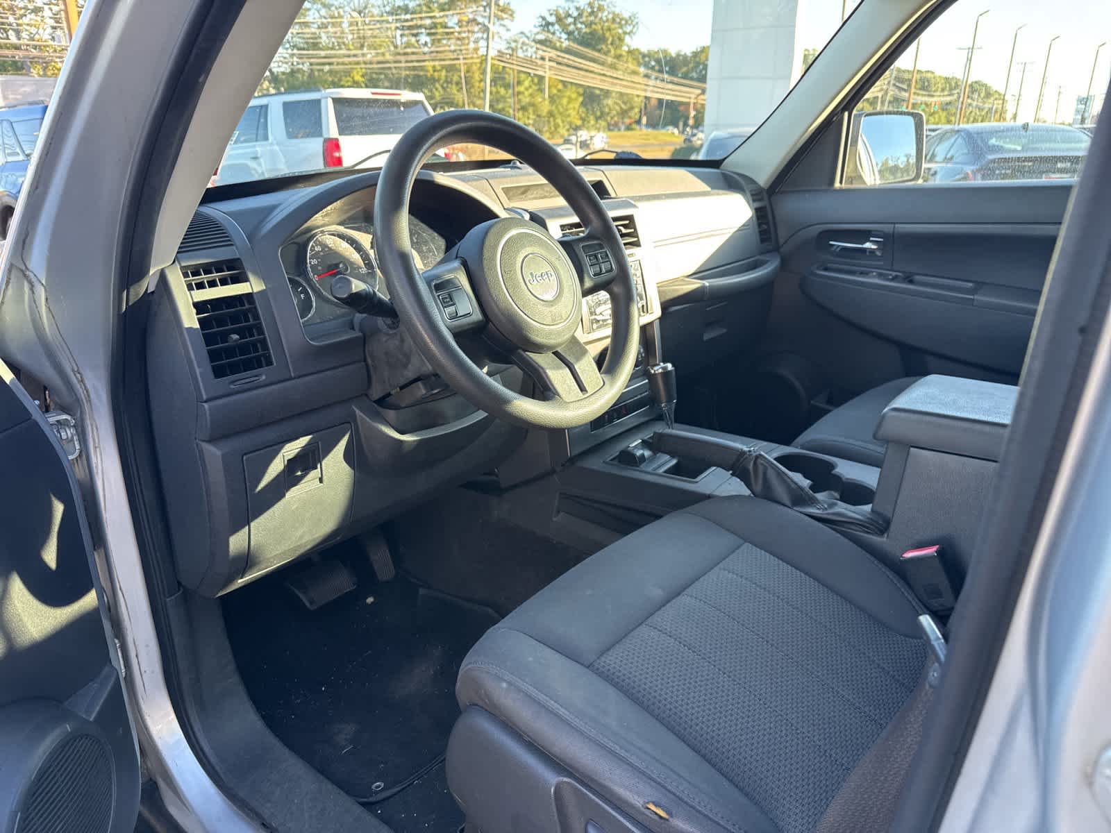 Thumbnail: 2011 Jeep Liberty - 10