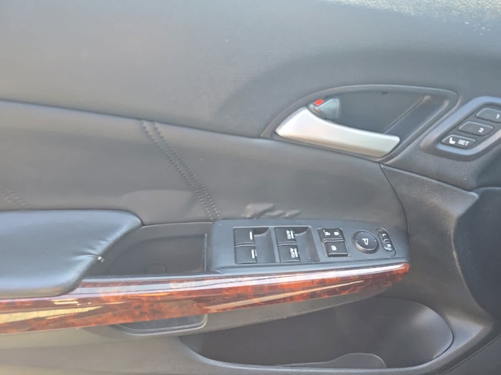 Thumbnail: 2010 Honda Accord Crosstour - 11