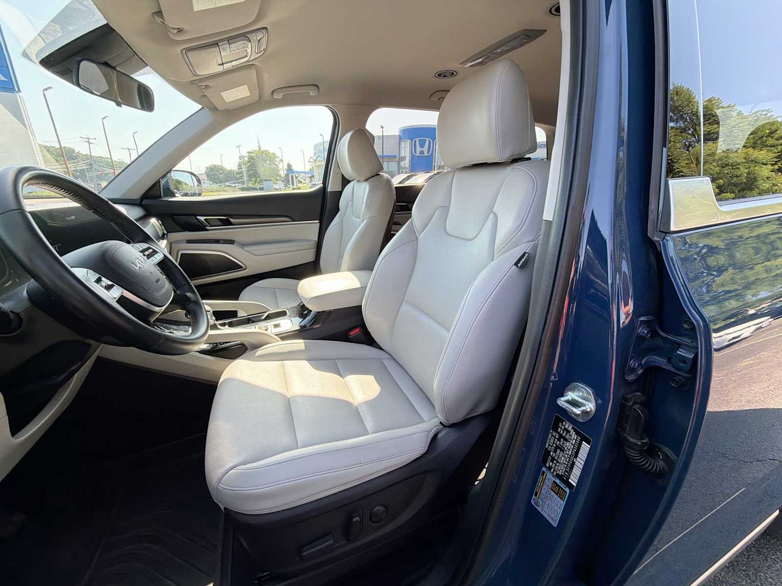 Thumbnail: 2023 Kia Telluride - 20