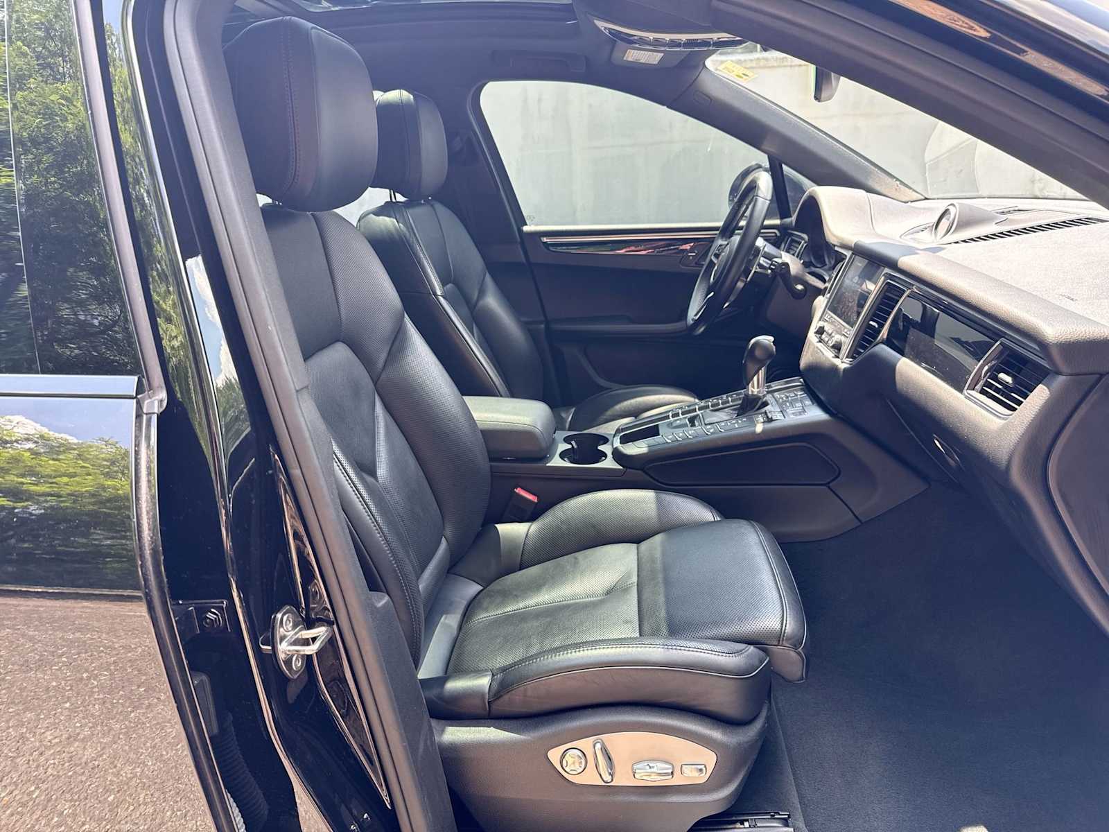 Thumbnail: 2018 Porsche Macan - 15