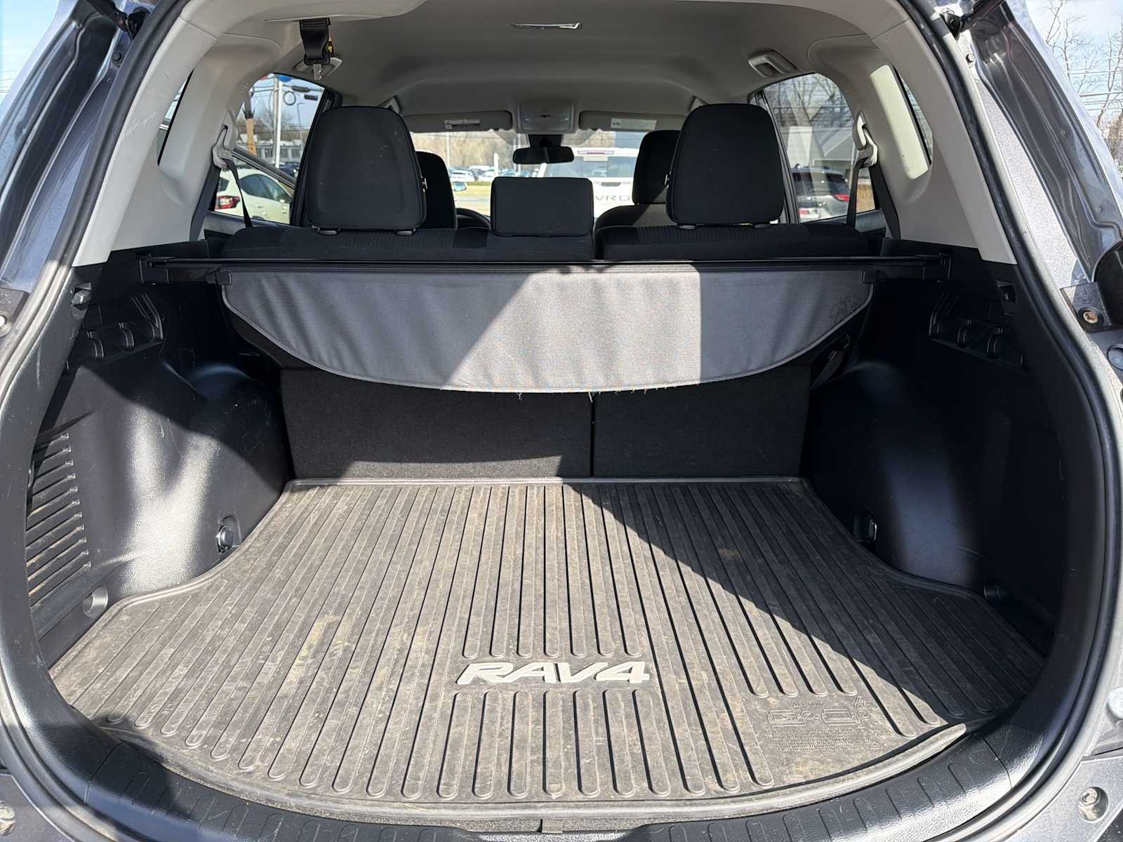 Thumbnail: 2017 Toyota RAV4 - 31