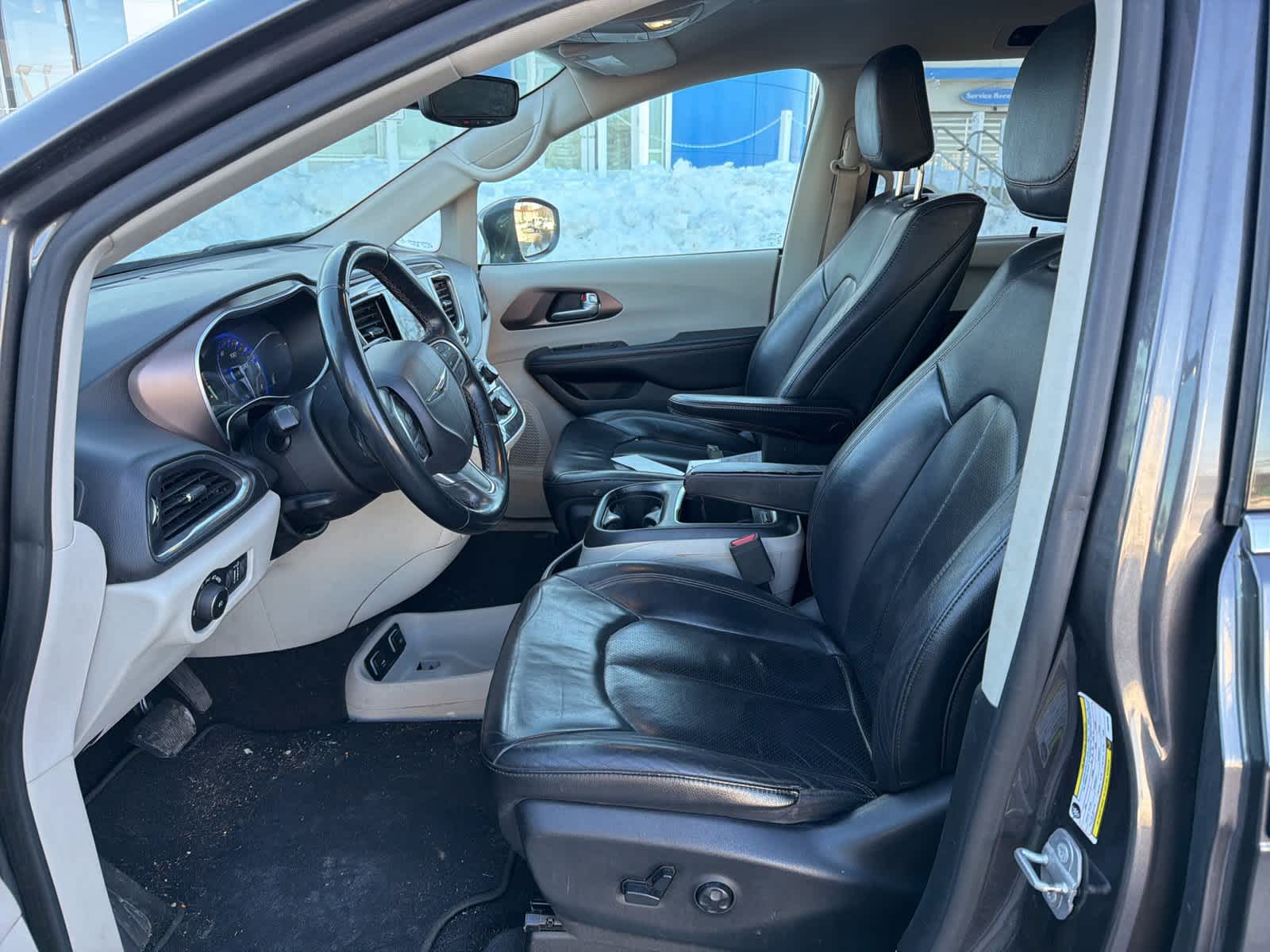 Thumbnail: 2018 Chrysler Pacifica - 12