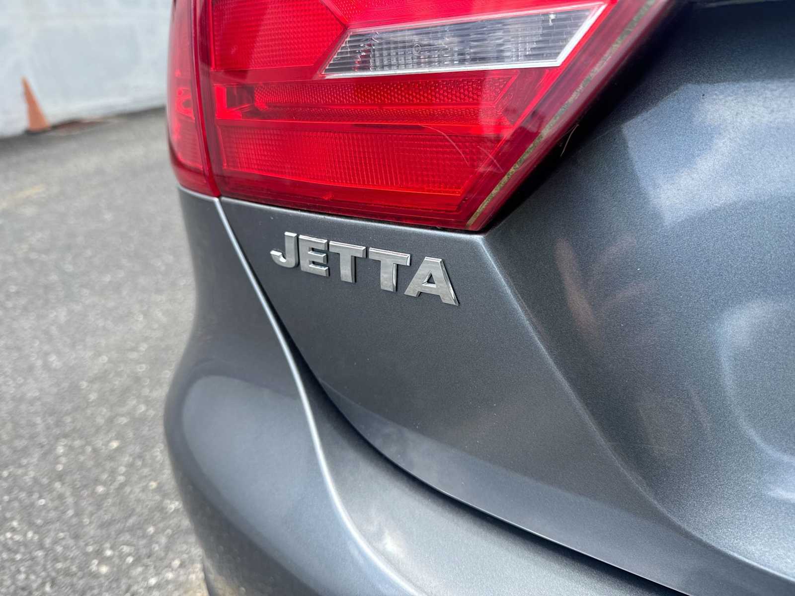 Thumbnail: 2011 Volkswagen Jetta - 18