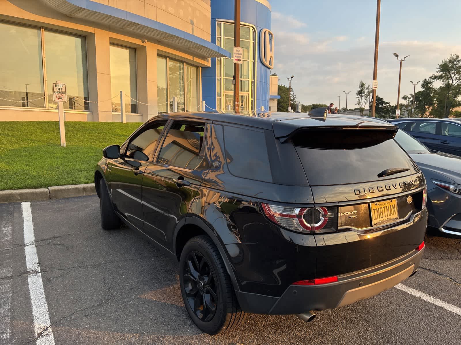 Thumbnail: 2018 Land Rover Discovery Sport - 4