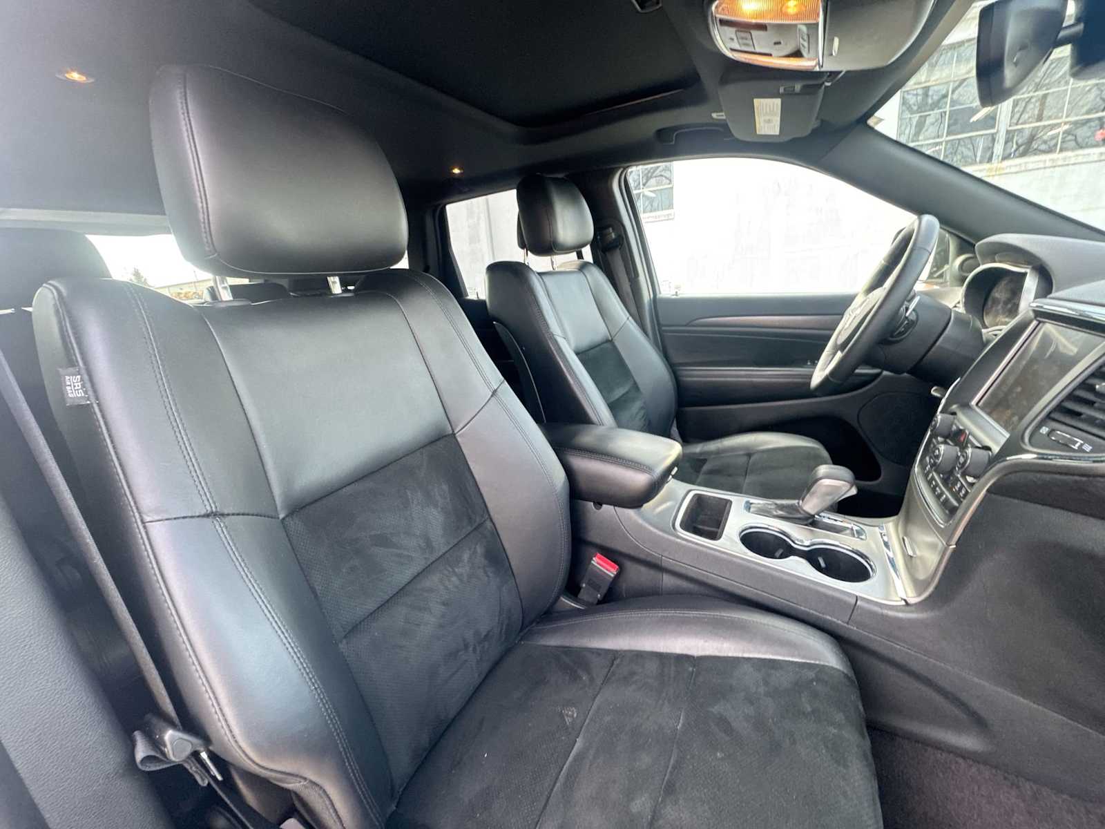 Thumbnail: 2017 Jeep Grand Cherokee - 17