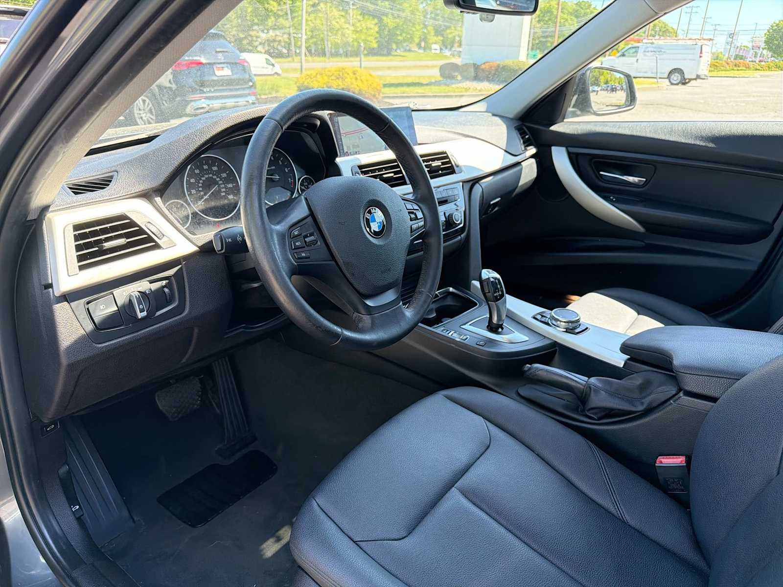 Thumbnail: 2016 BMW 3 Series - 10