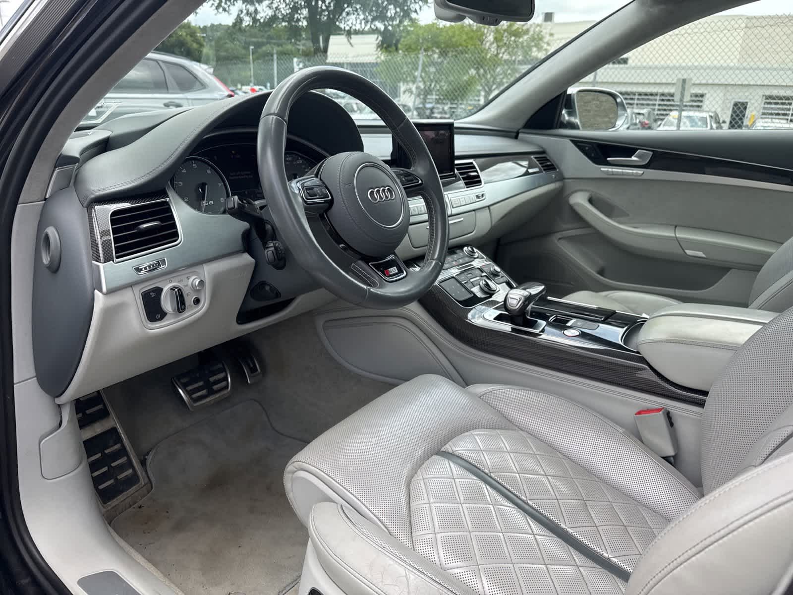 Thumbnail: 2015 Audi S8 - 11