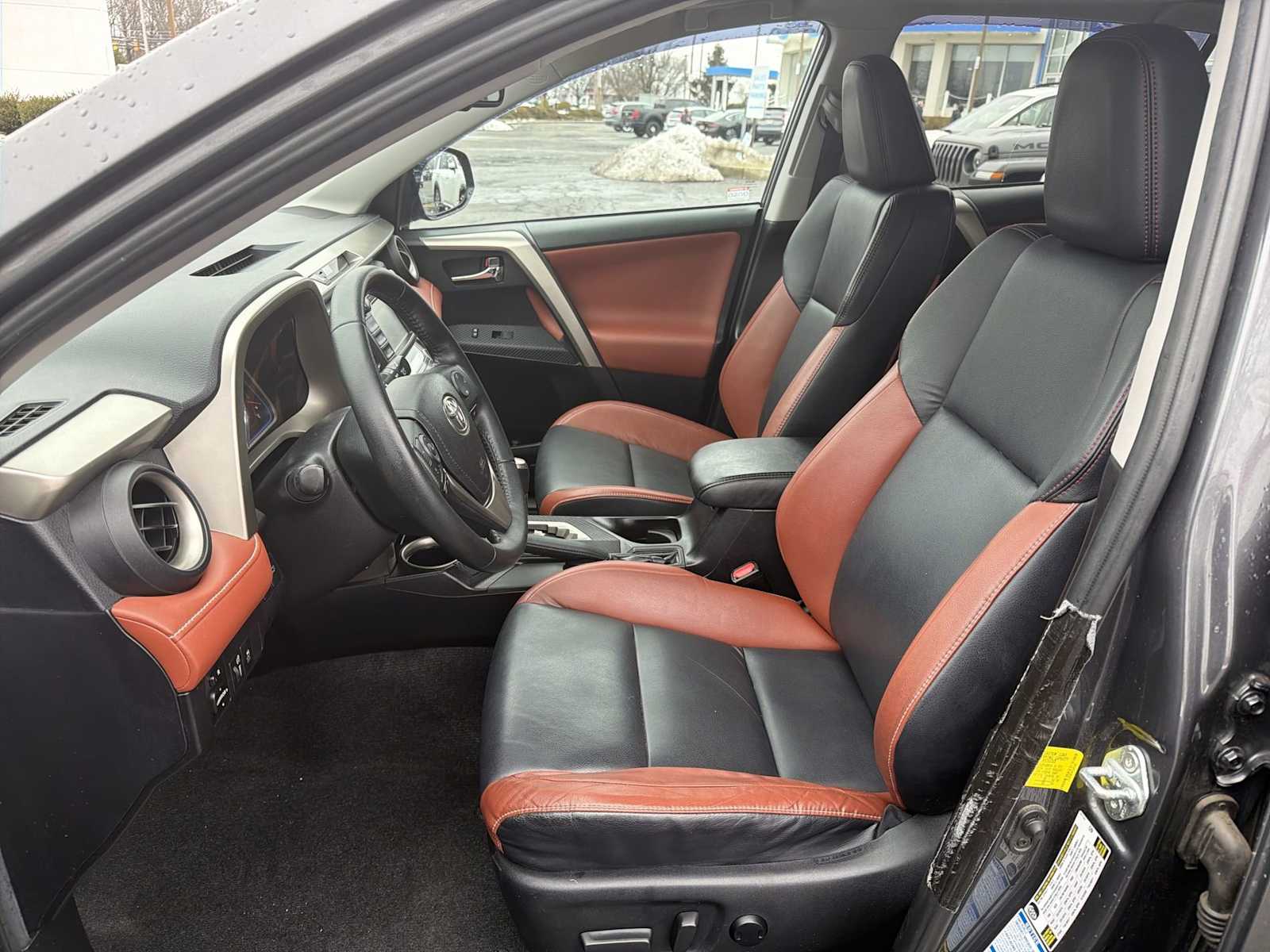 Thumbnail: 2015 Toyota RAV4 - 11